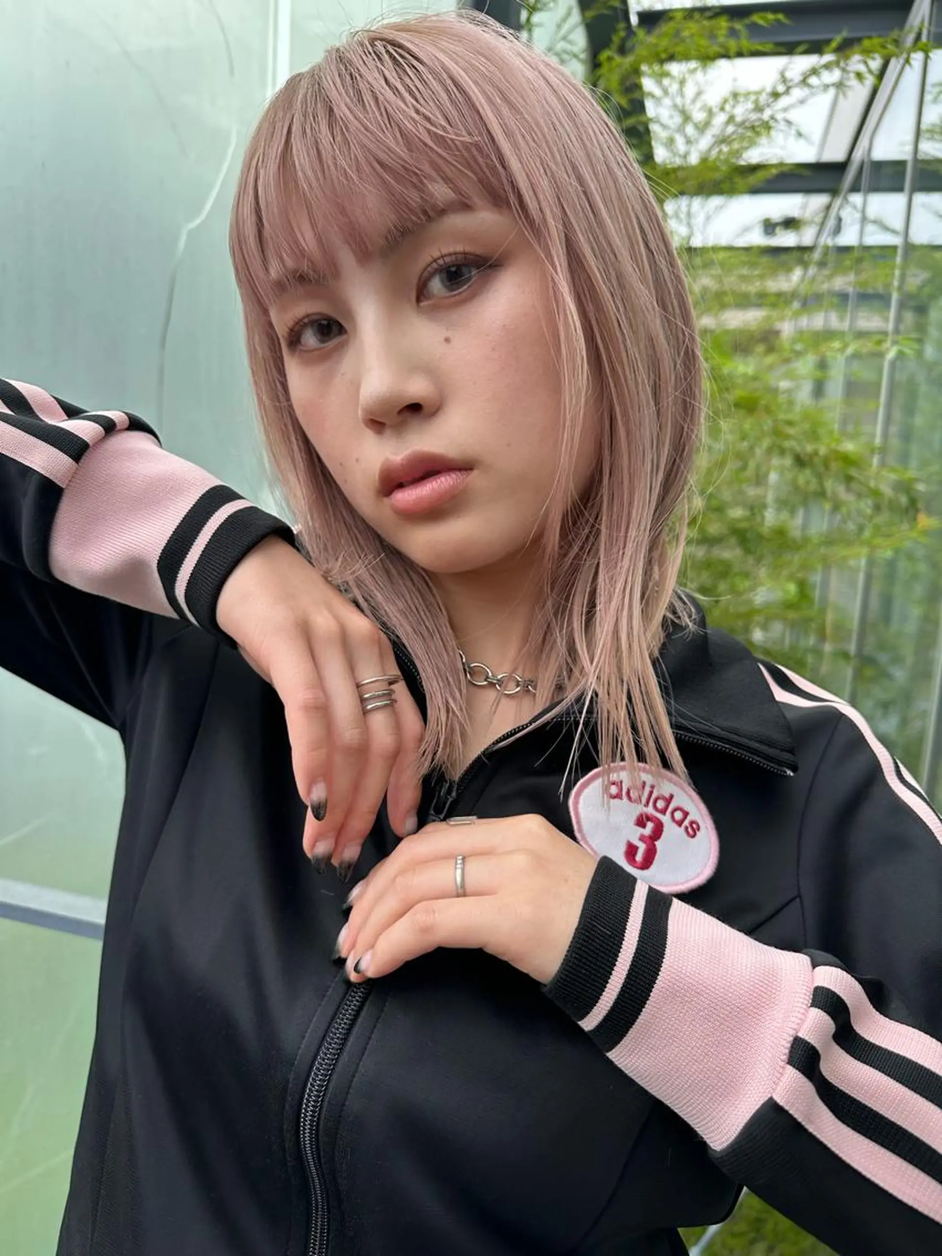 セミロング ダブルカラー,透け カラーHINARIのヘアスタイル