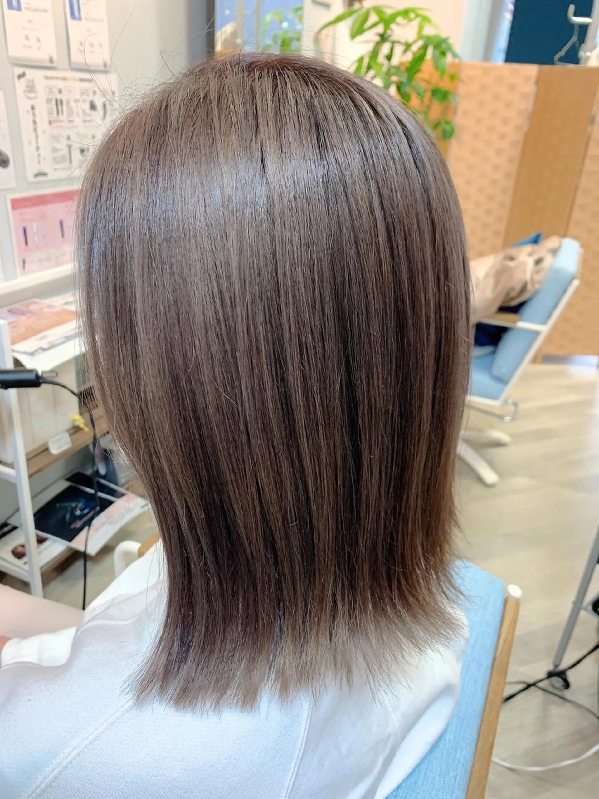 ミディアム カラー グレージュ ヘアカラー トリートメント Beach 代表 KENTAのヘアスタイル