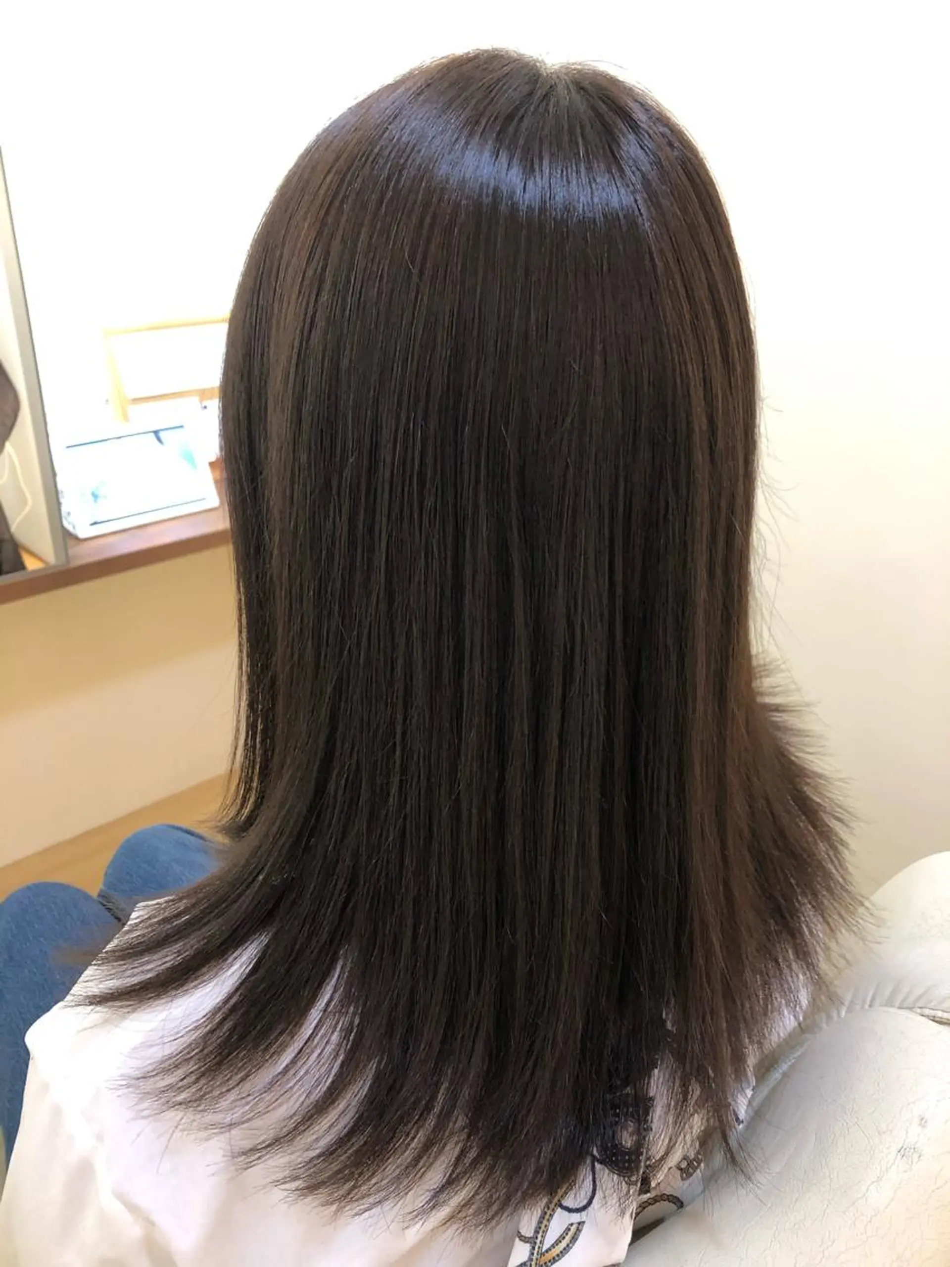セミロング カラー ブラウンカラー チョコレートブラウン ナチュラルブラウン カット ヘアカラー 山岡 徹也のヘアスタイル