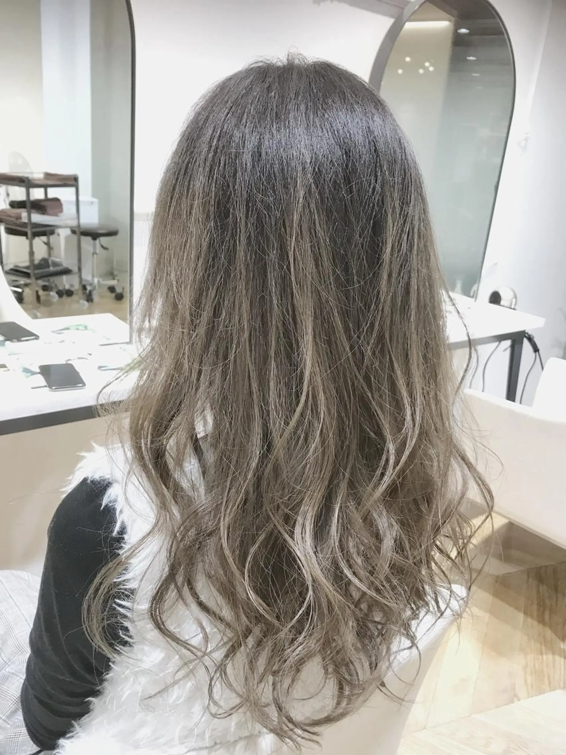 ロング ヘアカラー reve所属・乾かすだけで艶髪酸性 ストレート髙橋悠耶のヘアスタイル