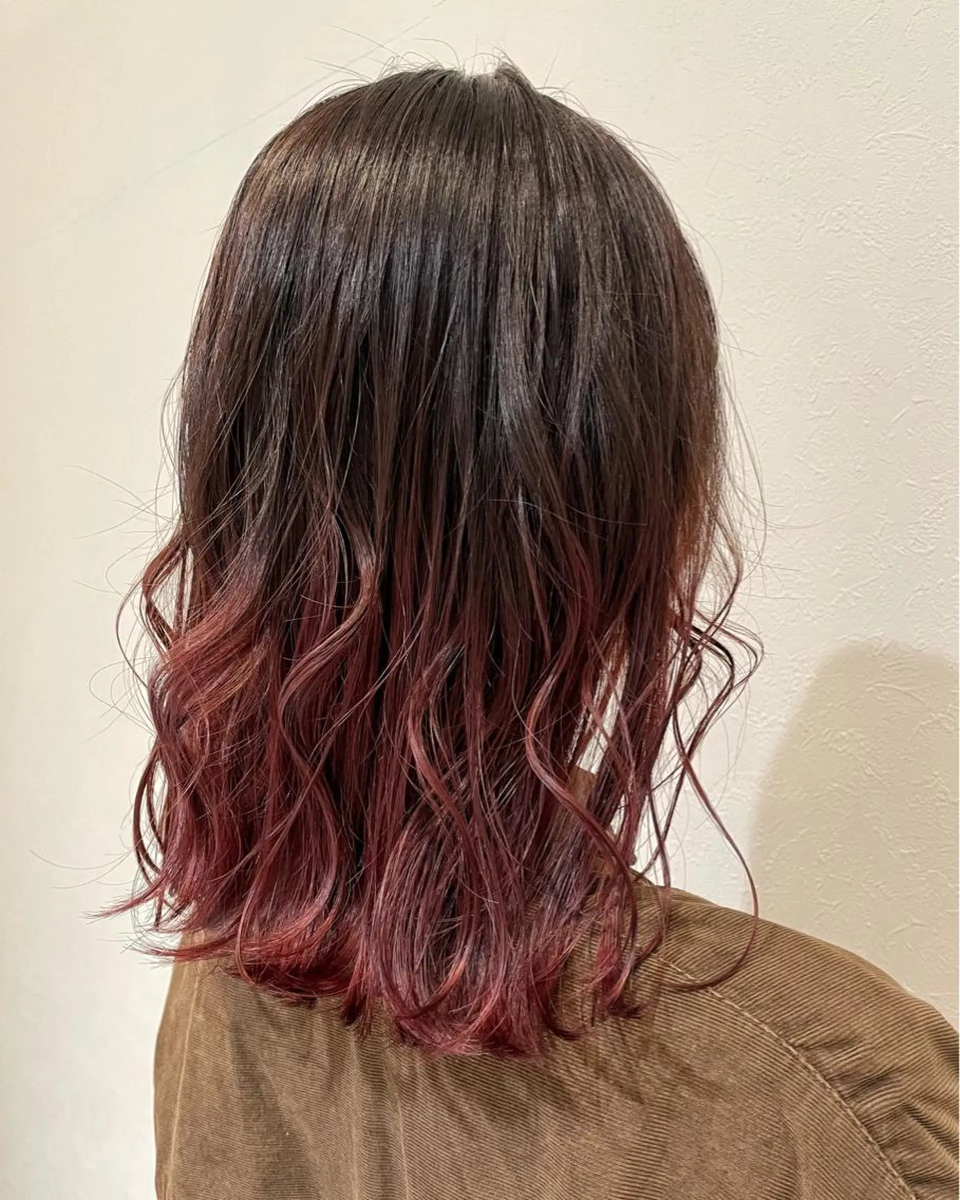 カラー グラデーションカラー 新谷 玲日のヘアスタイル