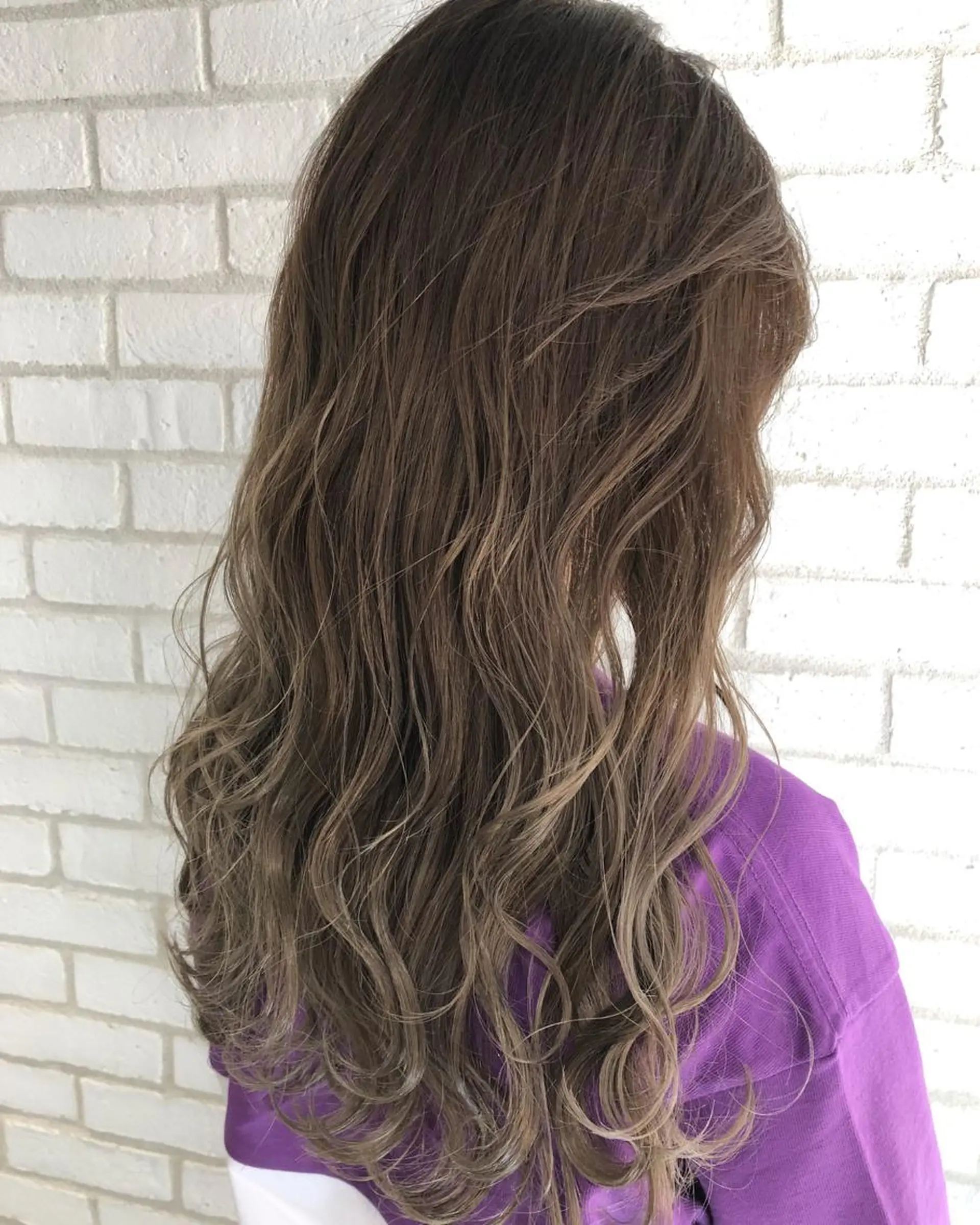 カラー バレイヤージュ グラデーションカラー ハイライトカラー takumi Hのヘアスタイル