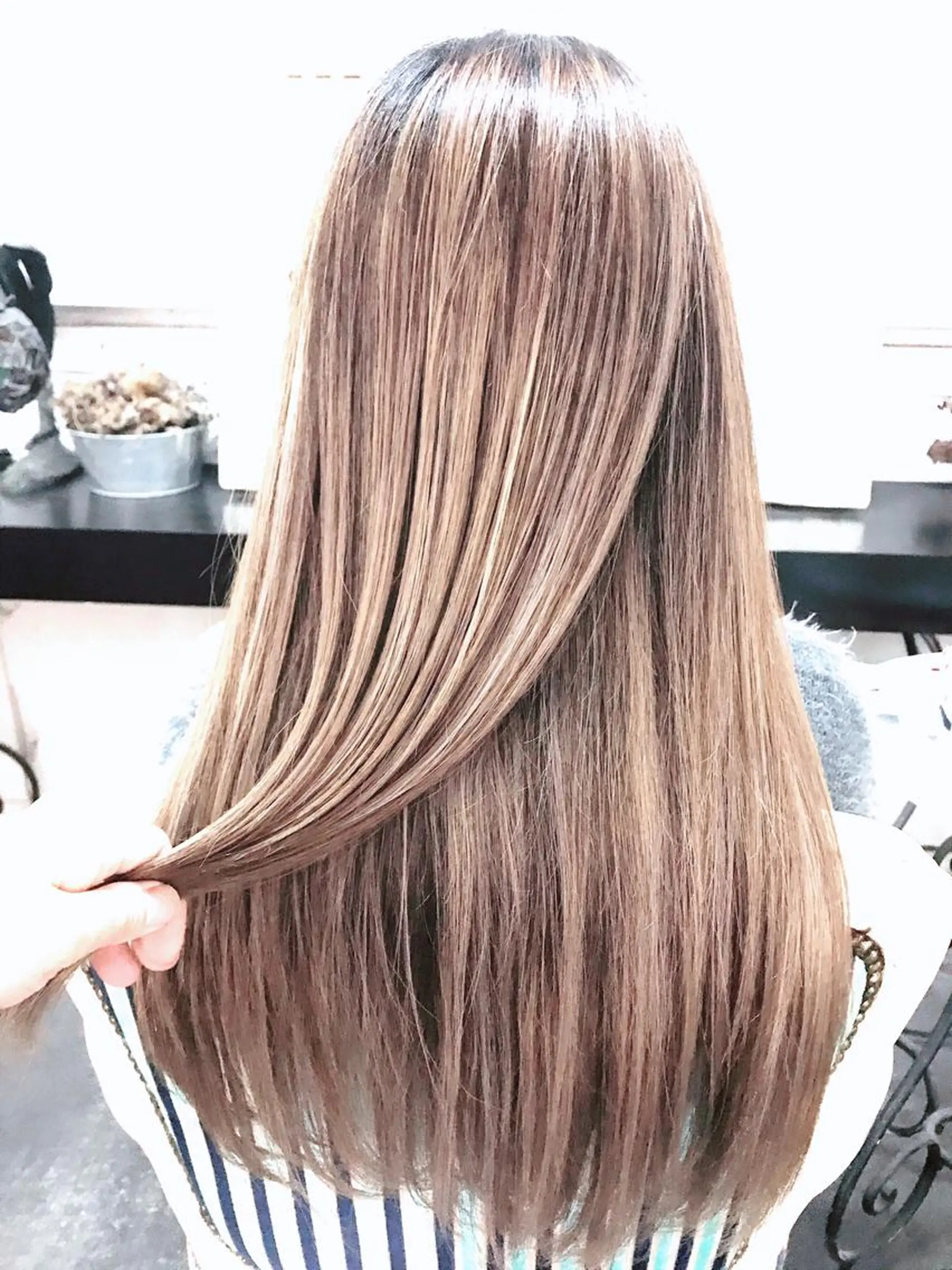 ロング カラー ヘアアレンジ お団子ヘア 切りっぱなしボブ バレイヤージュ デザインカラー グラデーションカラー Mariana/ 鶴原-ハイライトのヘアスタイル