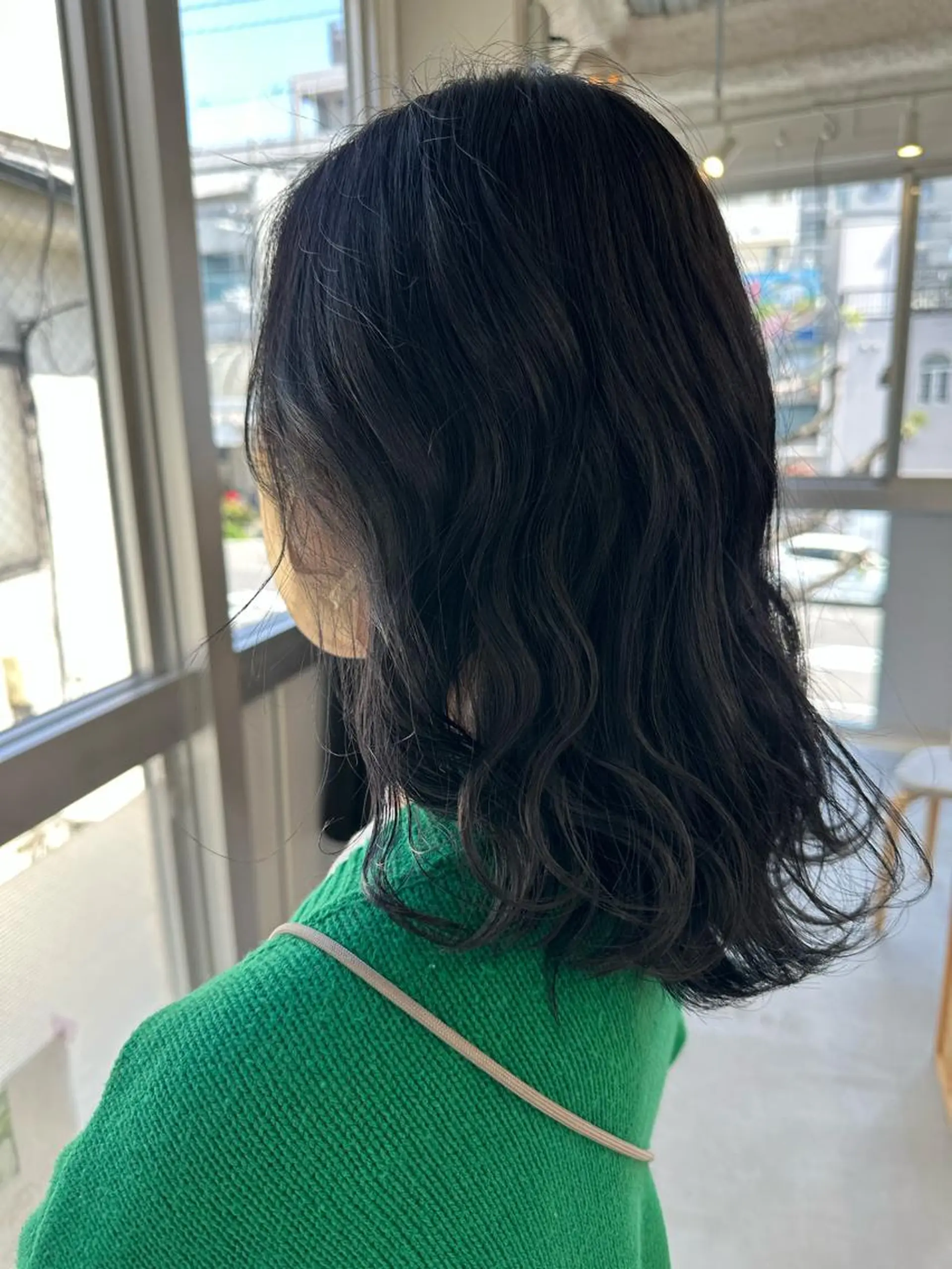 セミロング カラー 黒髪 ヘアカラー 松本 莉央のヘアスタイル