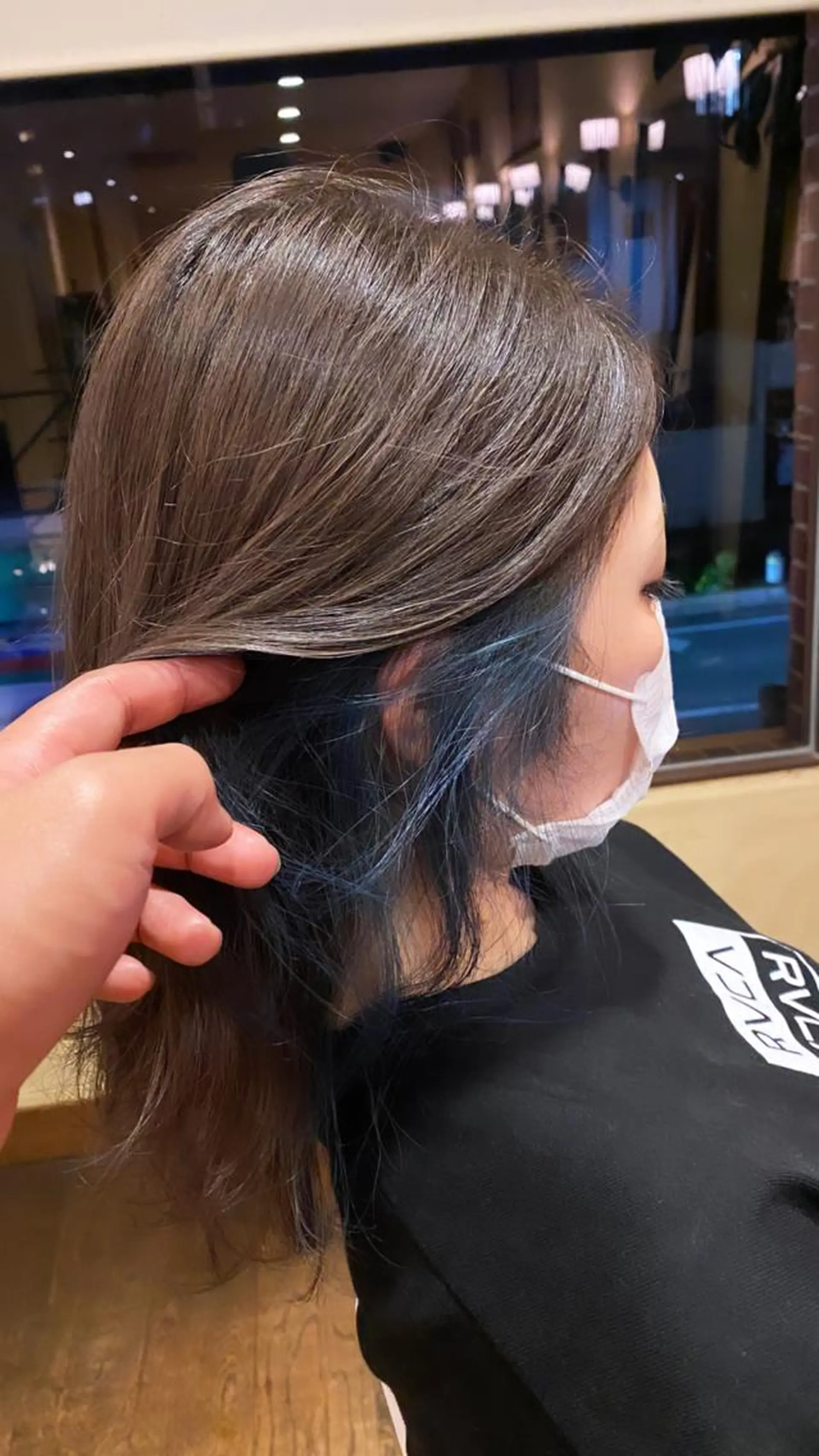 ミディアム カラー ブルーカラー グレージュ 太田 康治のヘアスタイル