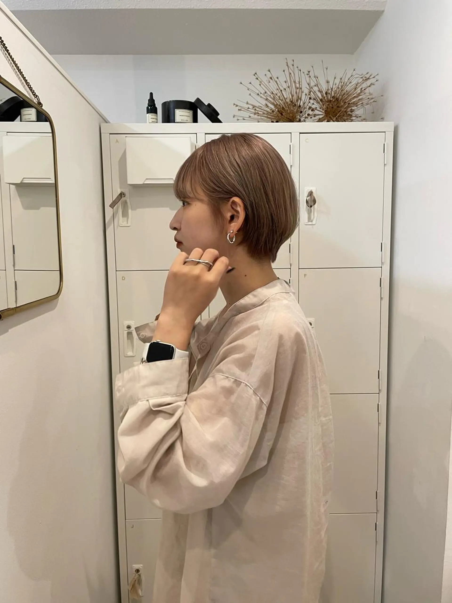 ショート カラー ベージュカラー ホワイトベージュ ヘアカラー 梅田／ベージュ レイヤー／ヌマタのヘアスタイル