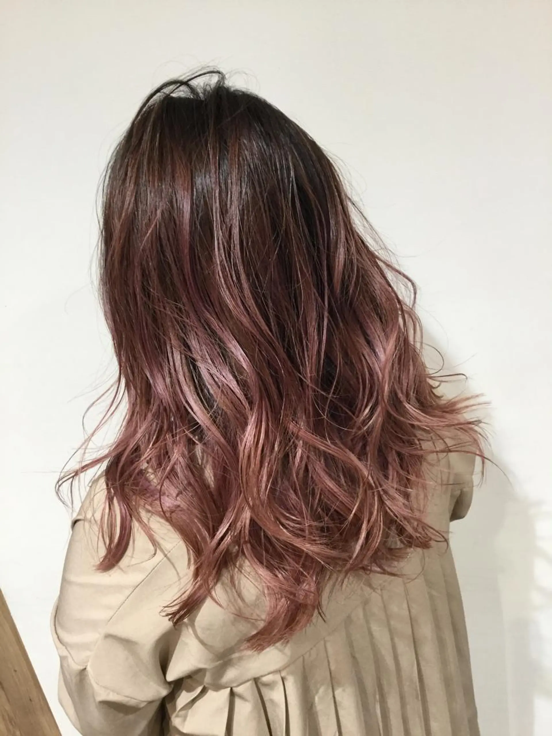 ミディアム カラー アッシュ アッシュグレー アッシュグレージュ バレイヤージュ ミストバング AMI Hair  supply所属・髪質改善カラー韓国風 レイヤーtudaのヘアスタイル