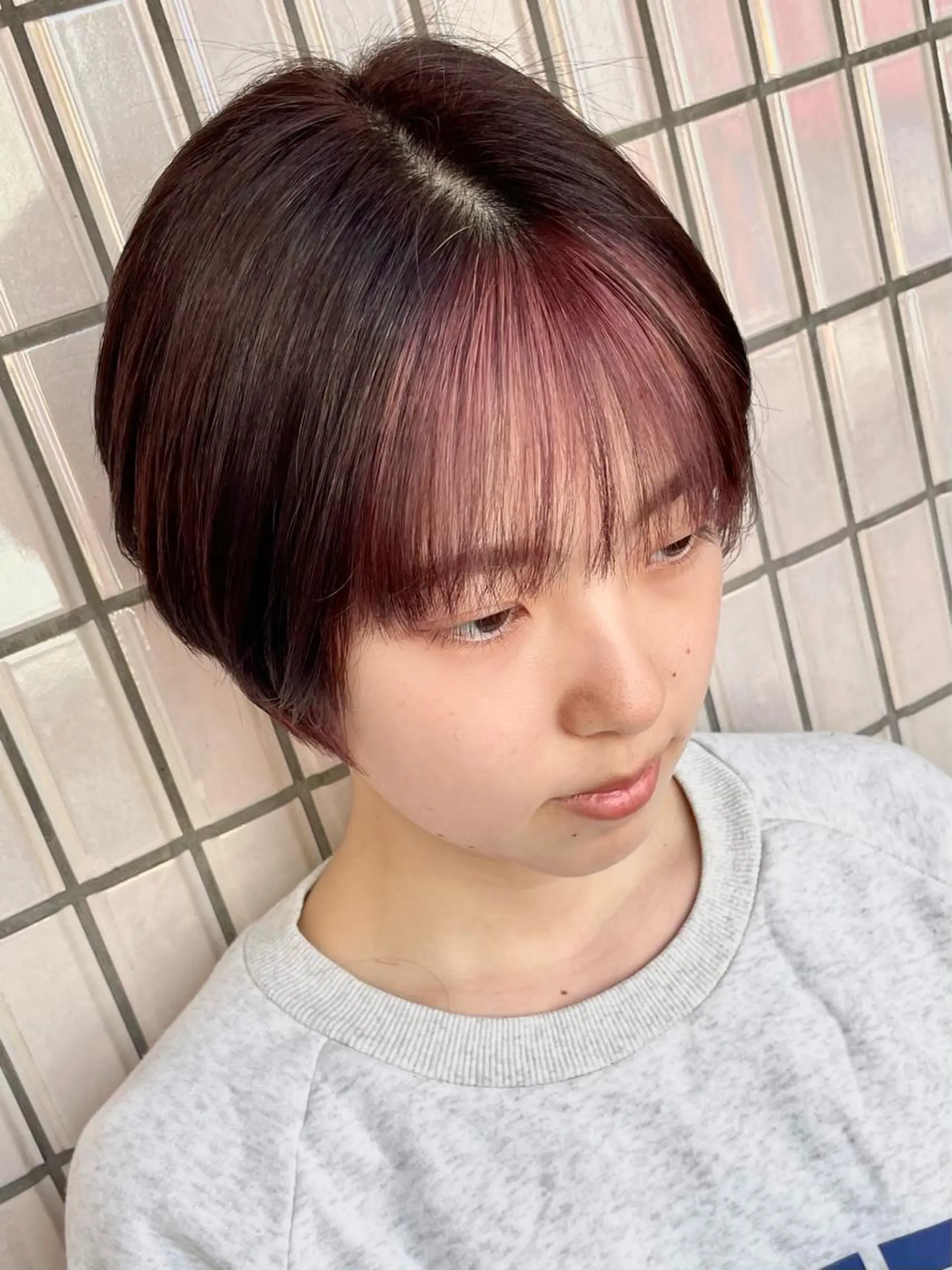 ショート ミストバング パープルカラー 原 千景のヘアスタイル