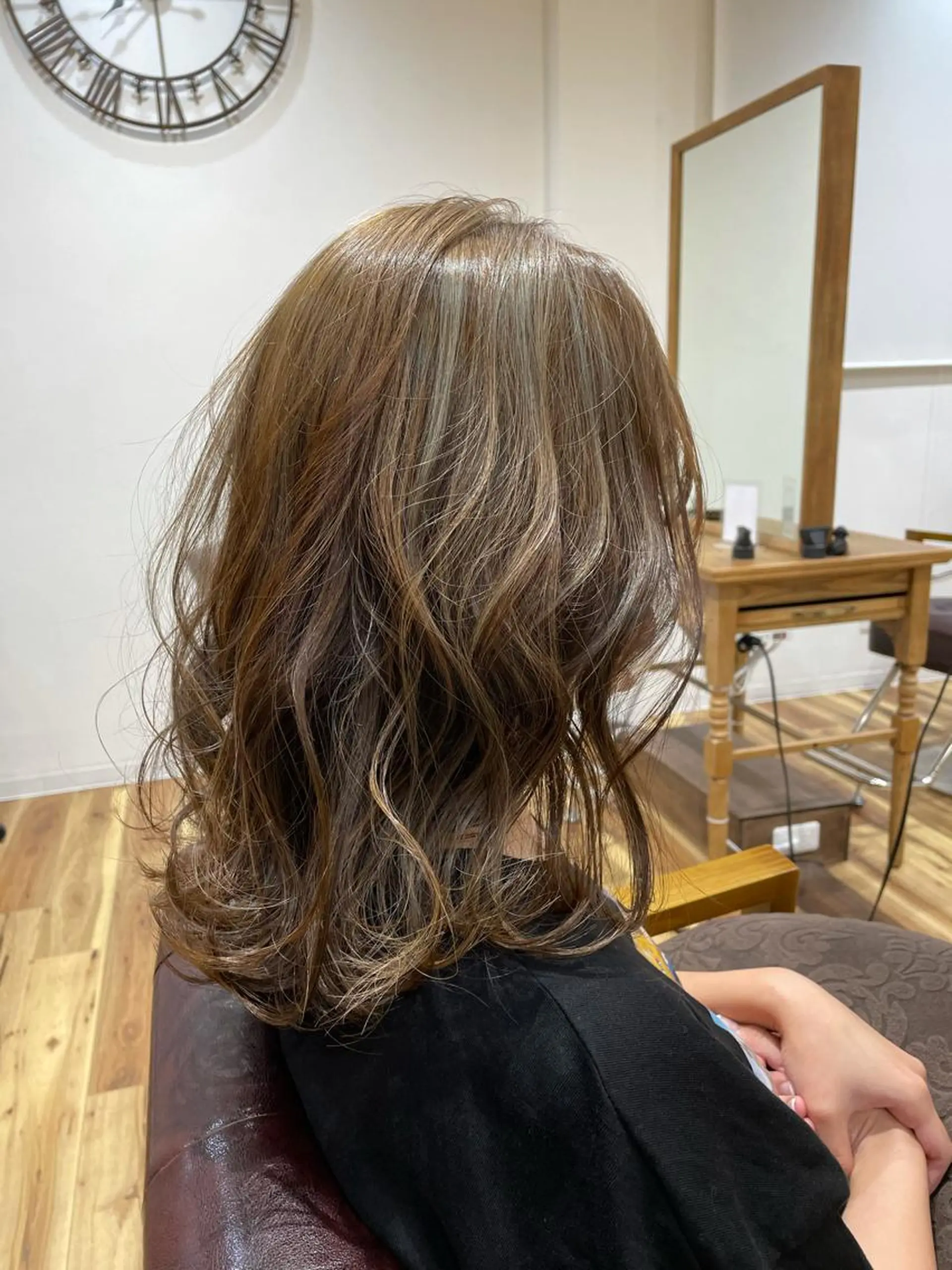 ミディアム アッシュ YASUHIRO グレージュ/メンズのヘアスタイル