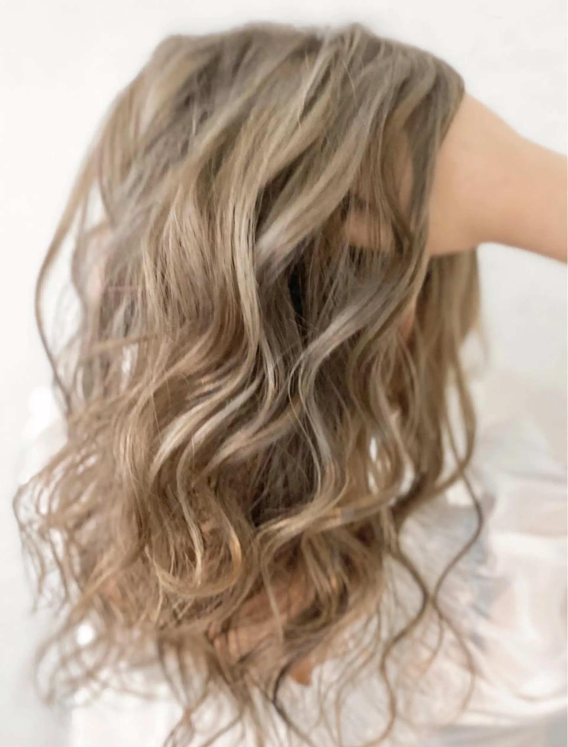 ミディアム カラー ヘアアレンジ ベージュカラー ミルキーベージュ 樋口健人/ハイライト /白髪ぼかし/艶髪のヘアスタイル