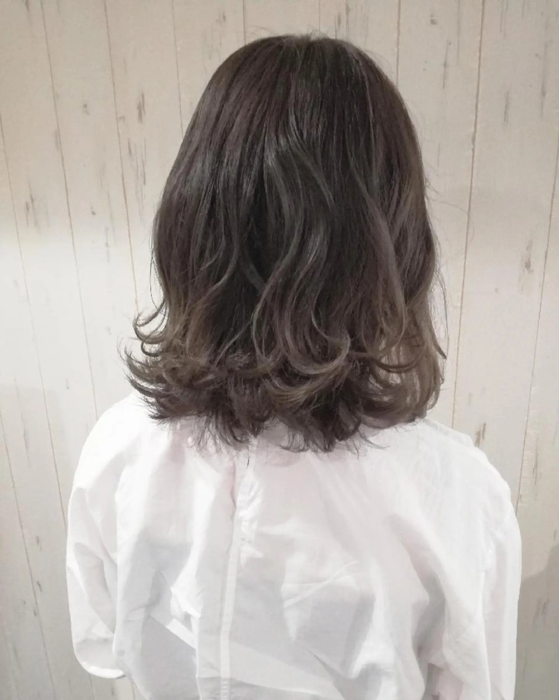 ミディアム カラー 透明感カラー グレージュ 西川 敏夫のヘアスタイル