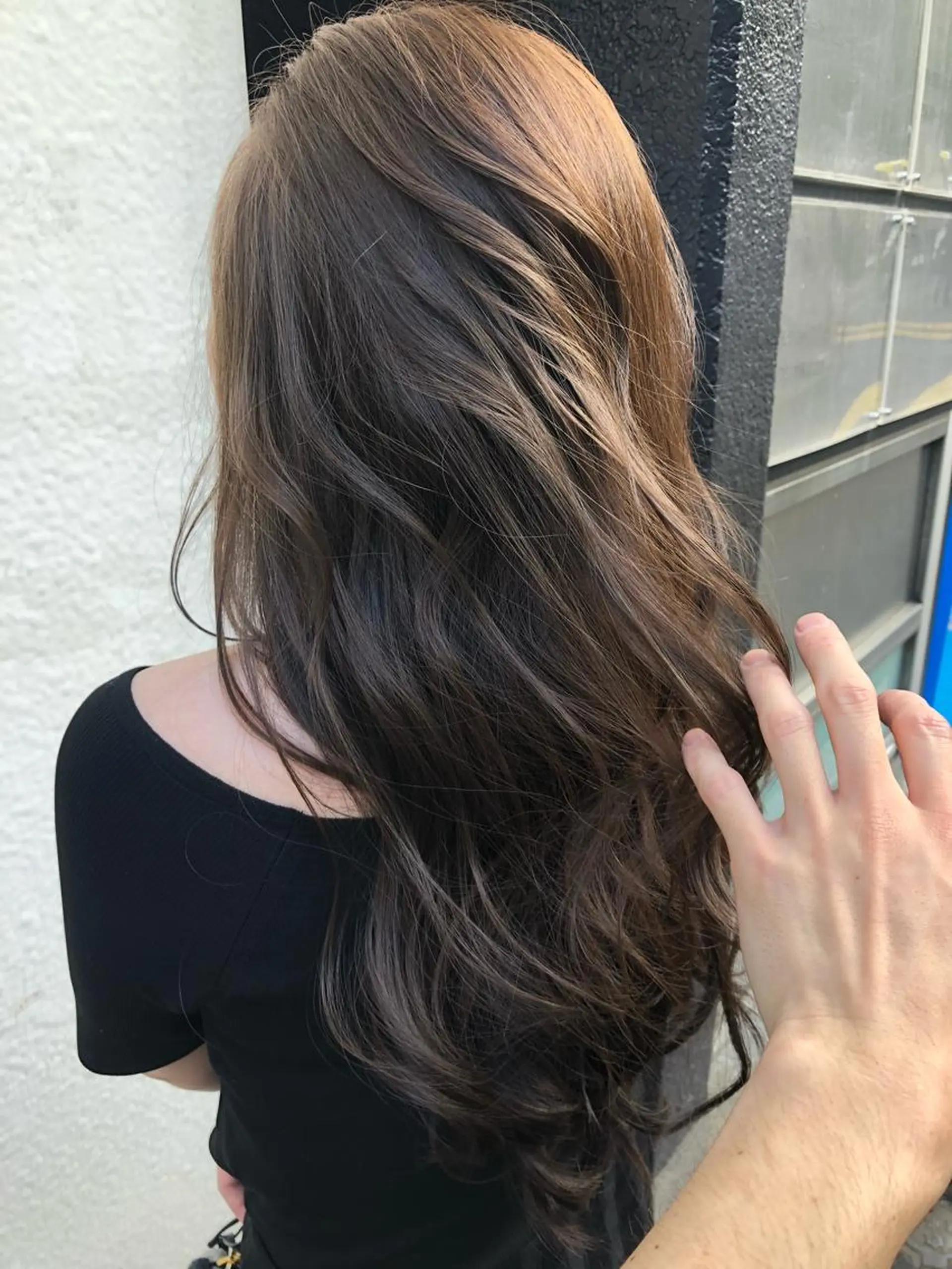 ロング カラー アッシュ アッシュグレー ブリーチ 100%髪質改善特化 TRUNSのヘアスタイル