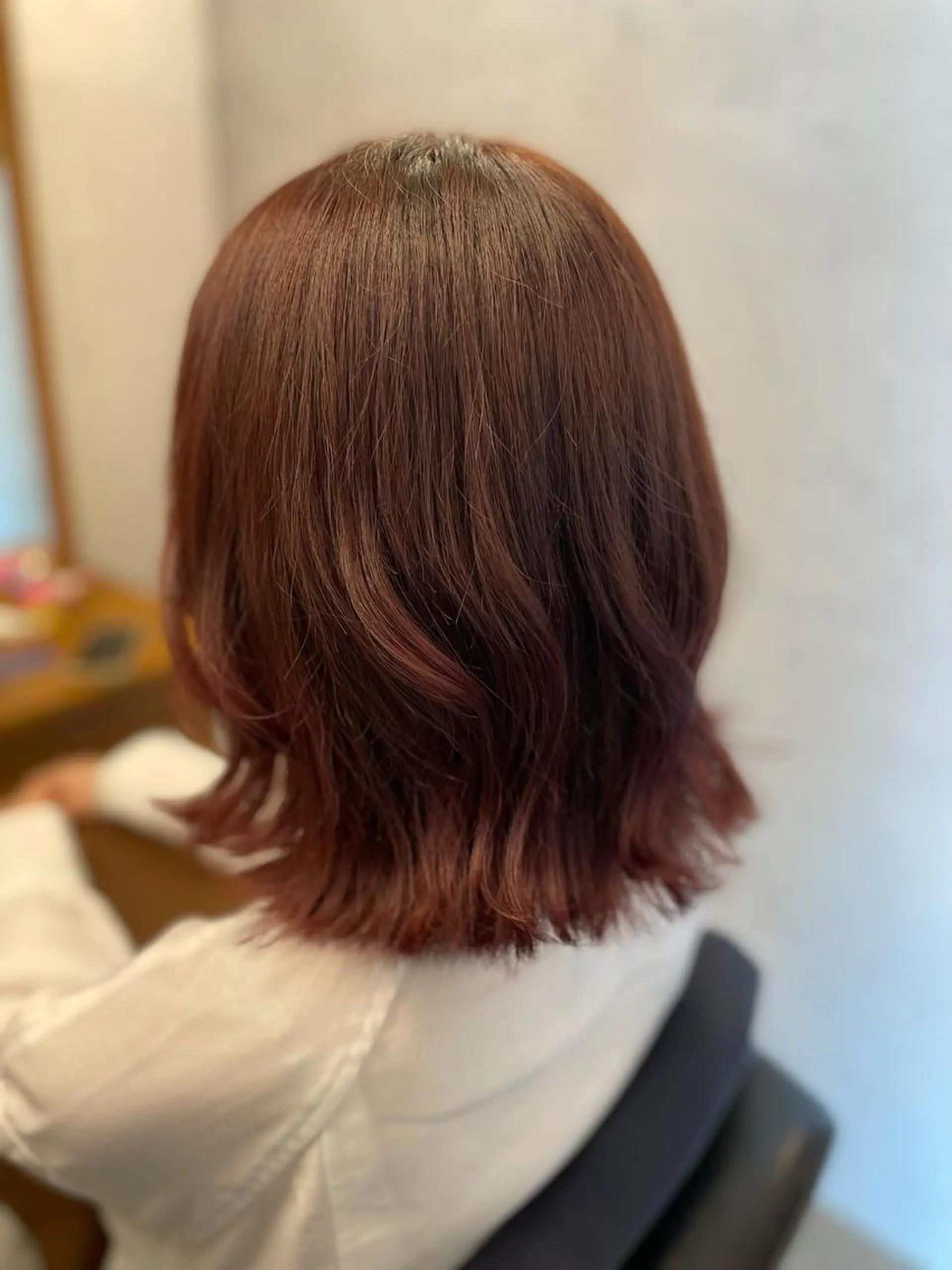 ミディアム 外ハネヘア カット ヘアカラー トリートメント 髪質改善カラー🫧 西岡 有希のヘアスタイル