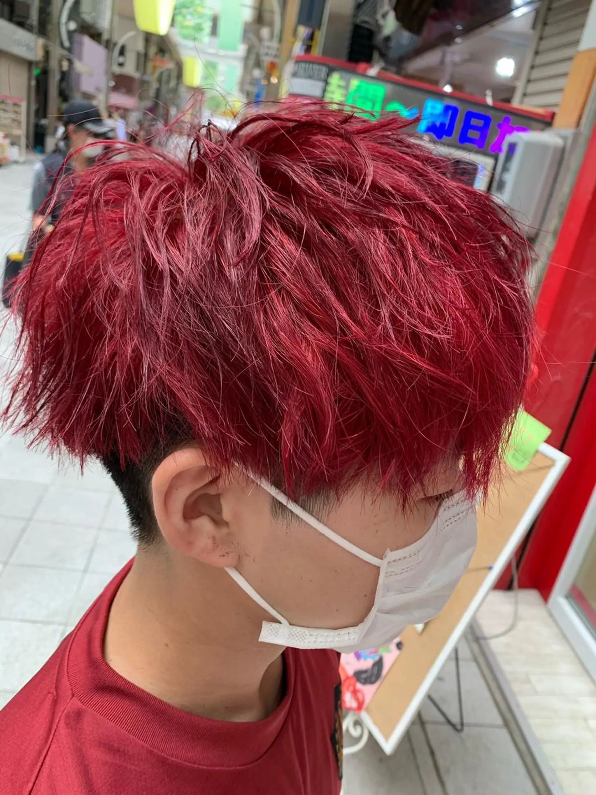 ショート カラー メンズ レッドカラー 今村公介 ブリーチ特化、派手髪のヘアスタイル