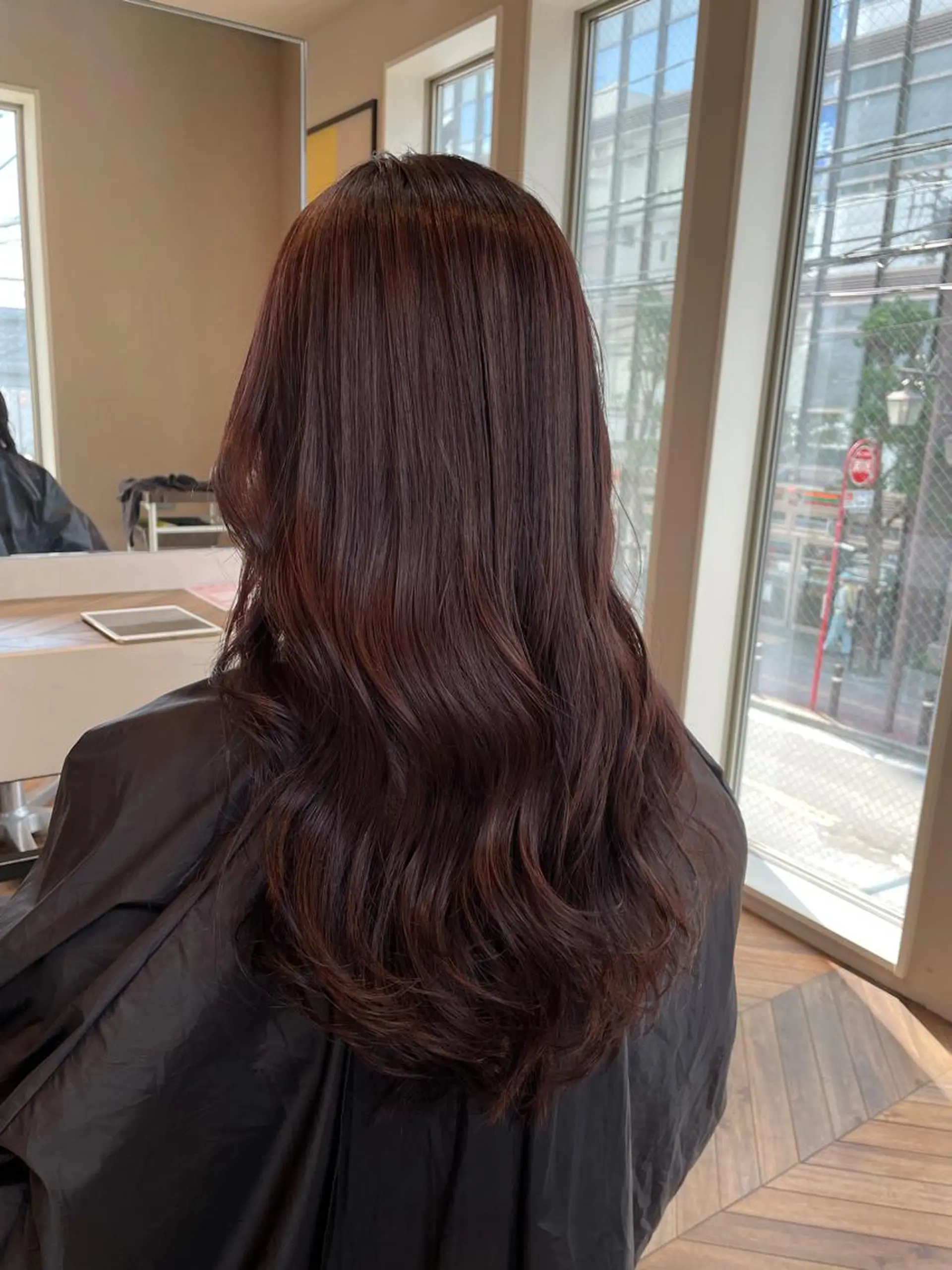 セミロング ハイトーンイヤ リングカラー清水隆央のヘアスタイル