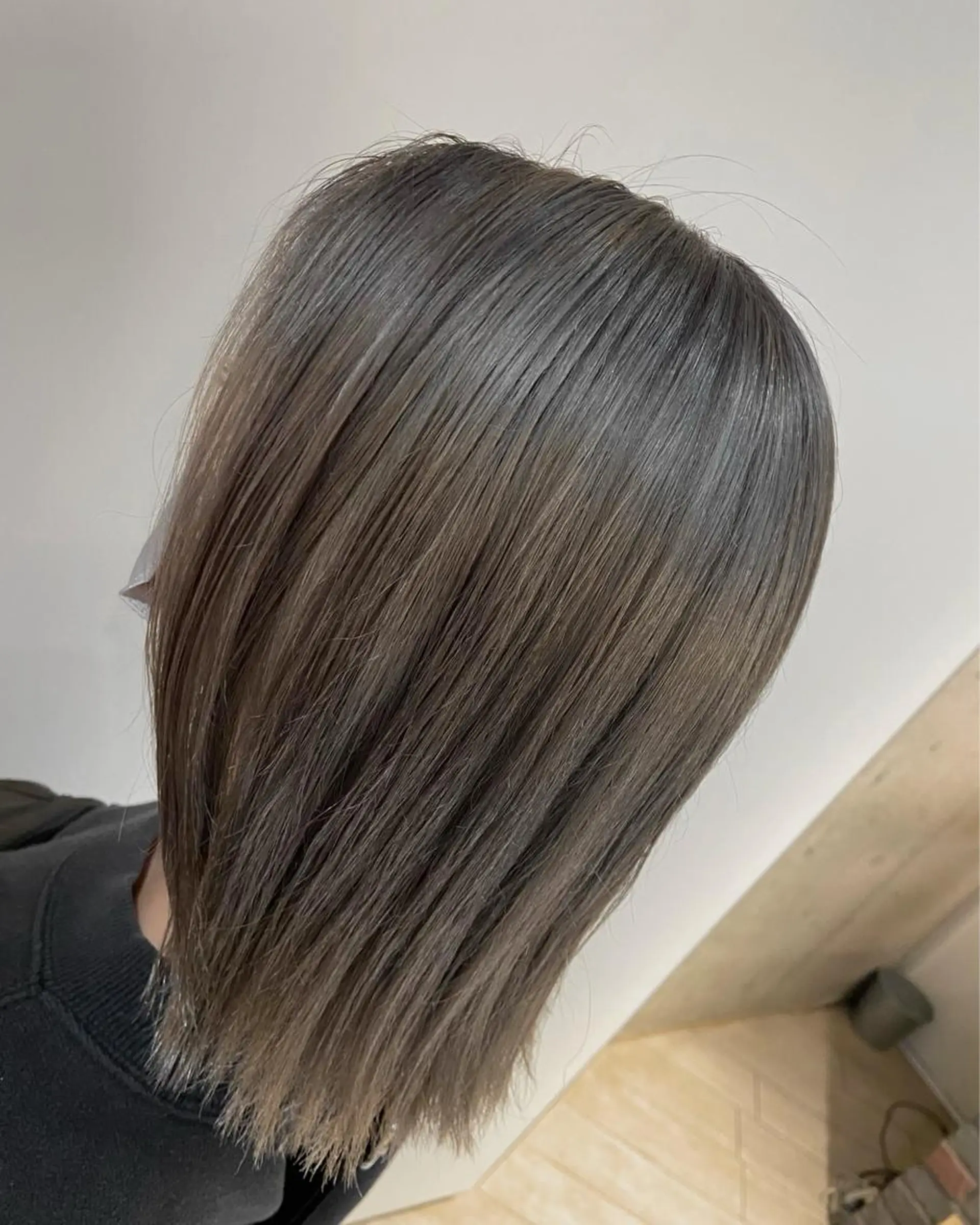 カラー グレージュ 大塚 夏生のヘアスタイル