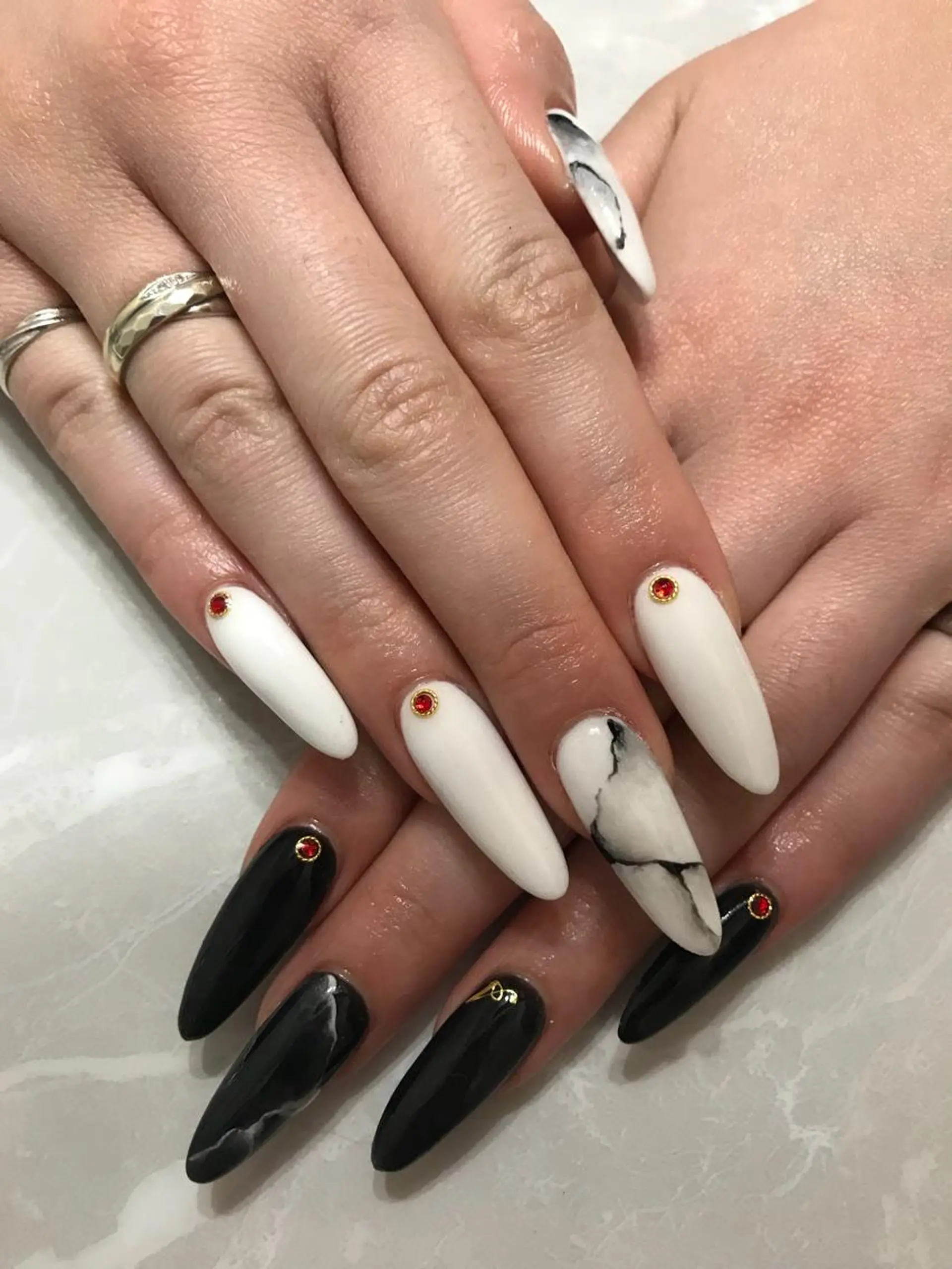 ネイル elu ：nail＆eyeのネイルデザイン