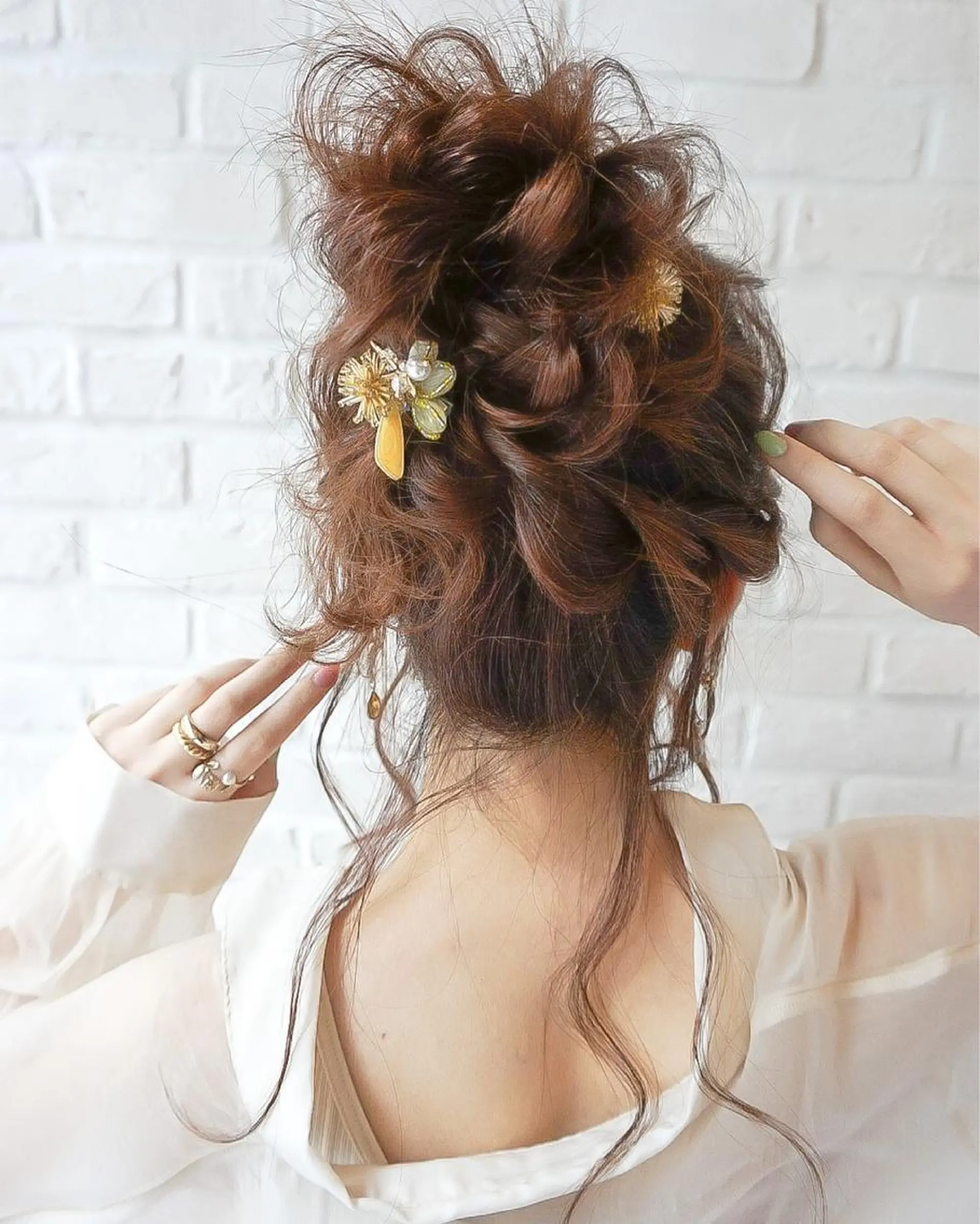 セミロング カラー ヘアアレンジ お団子ヘア ブラウンカラー ナチュラルブラウン SHANTi 飯塚 ヘアセット/髪質改善のヘアスタイル