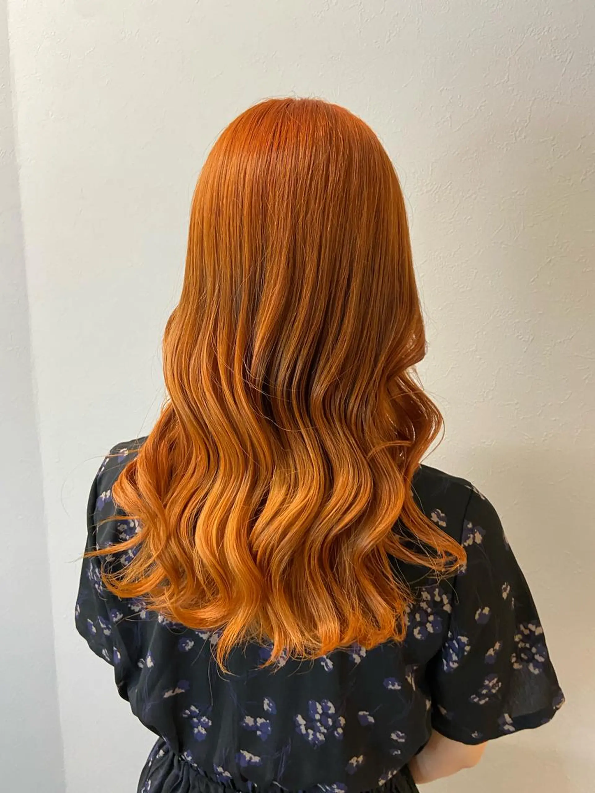 セミロング カラー オレンジ ヘアカラー トリートメント natsumi / N°ariaのヘアスタイル