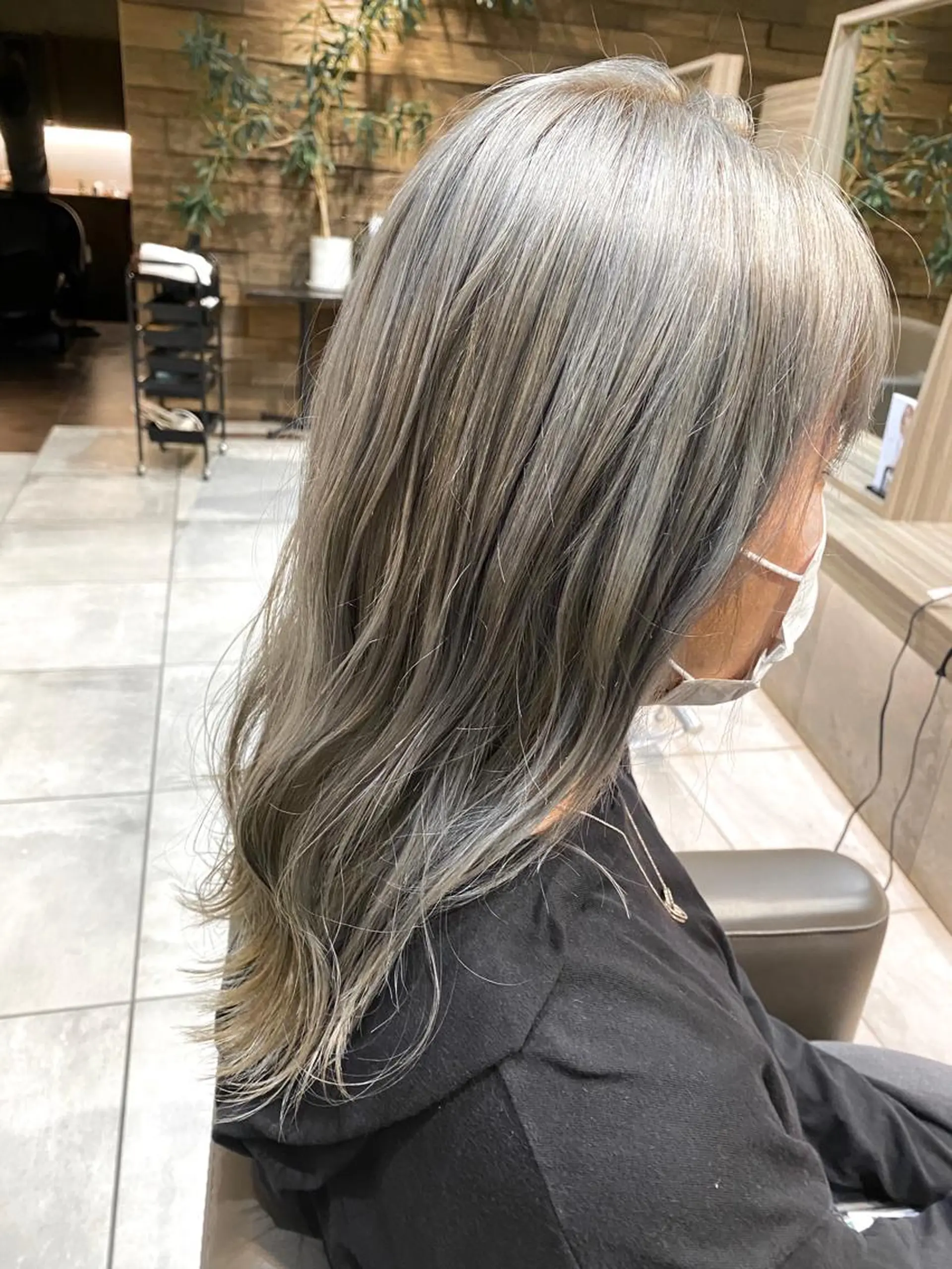 ロング カラー ブリーチ ヘアカラー 川越 輝梨奈のヘアスタイル