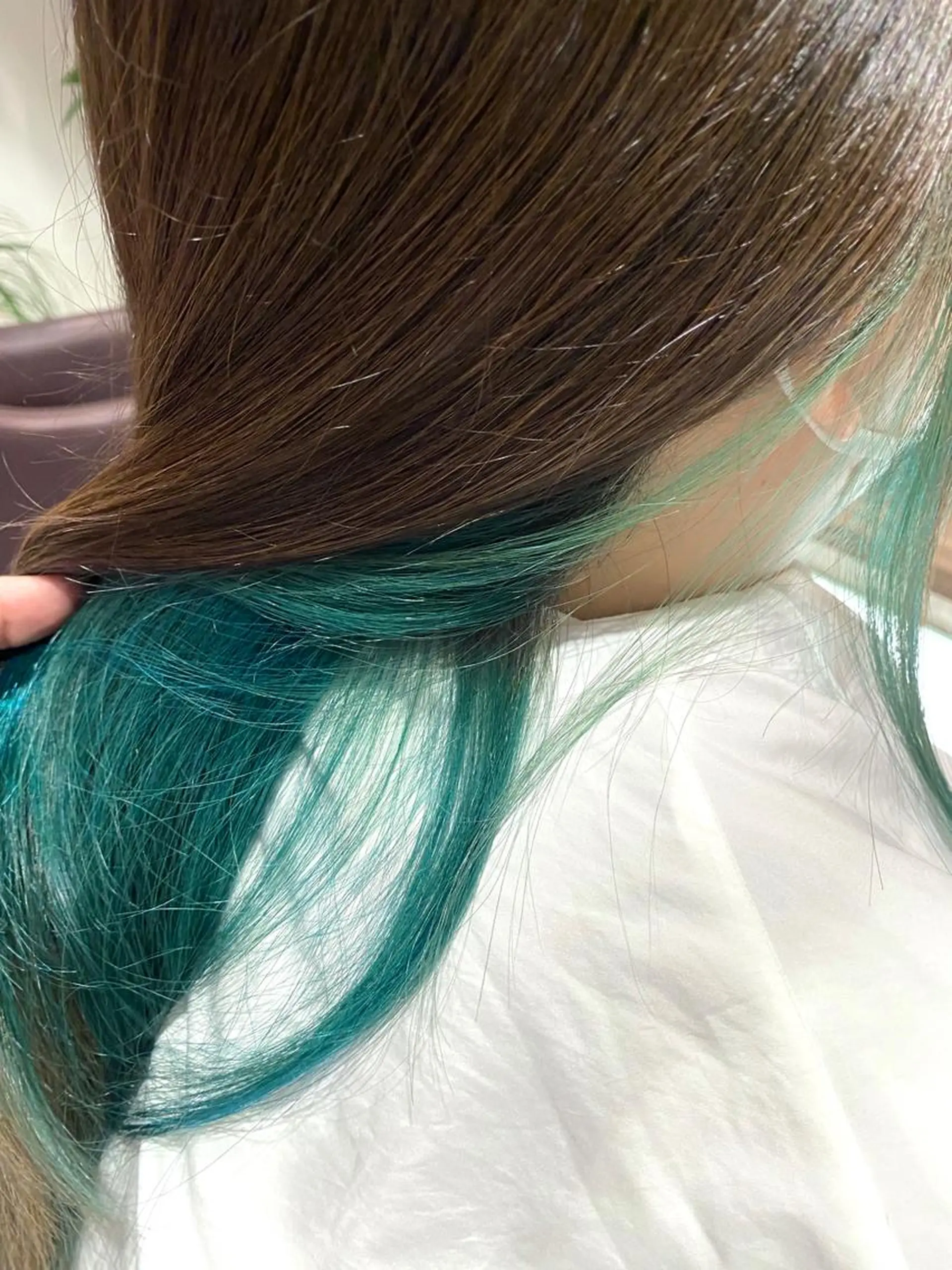 セミロング カラー エメラルドグリーン インナーカラー ヘアカラー 川越 輝梨奈のヘアスタイル