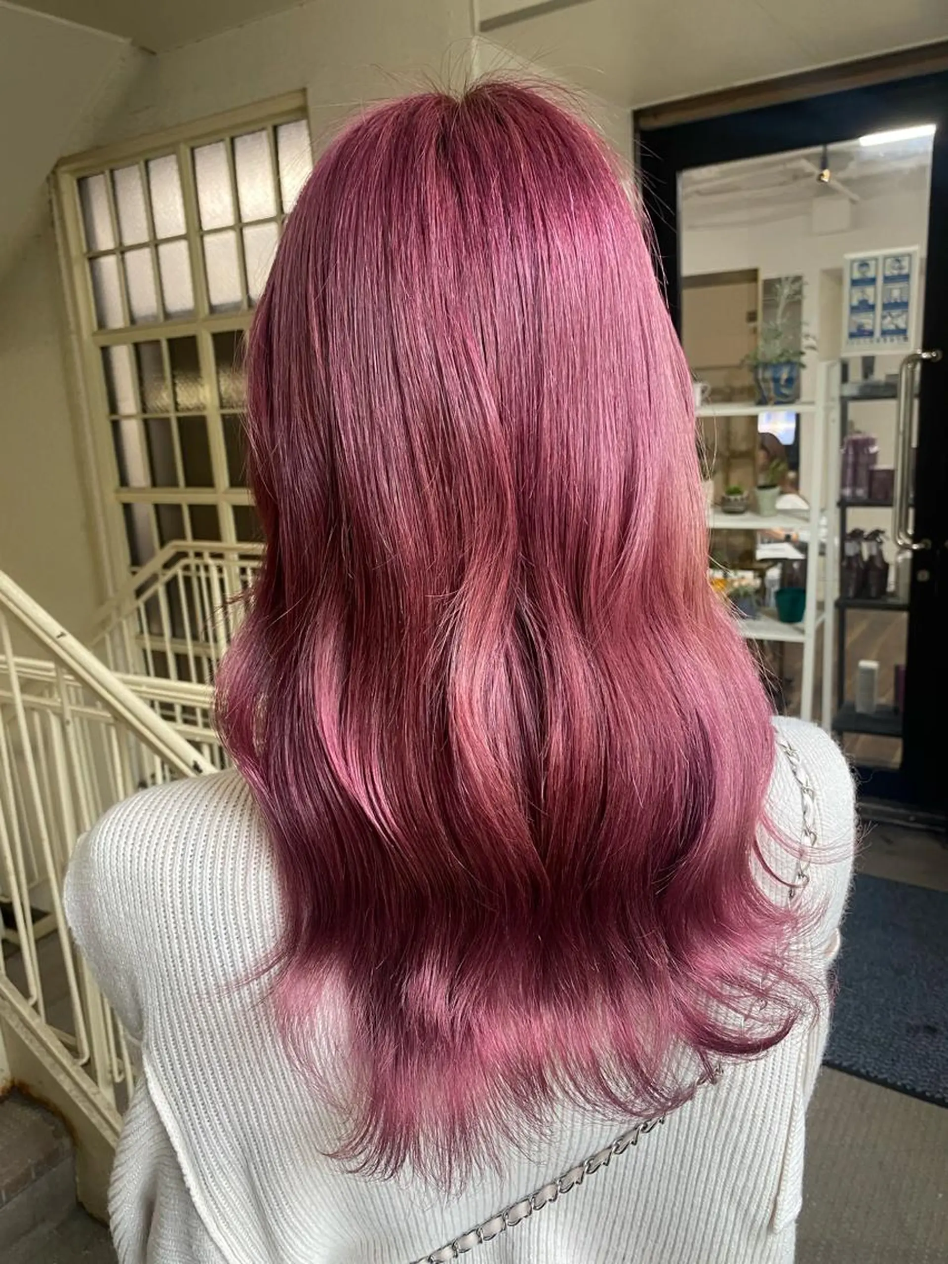 ロング カラー ヘアアレンジ アッシュ アッシュグレー アッシュグレージュ バレイヤージュ ミストバング ヘアカラー トリートメント 🌟🍒ハイトーン 韓国ヘア/ユウミのヘアスタイル