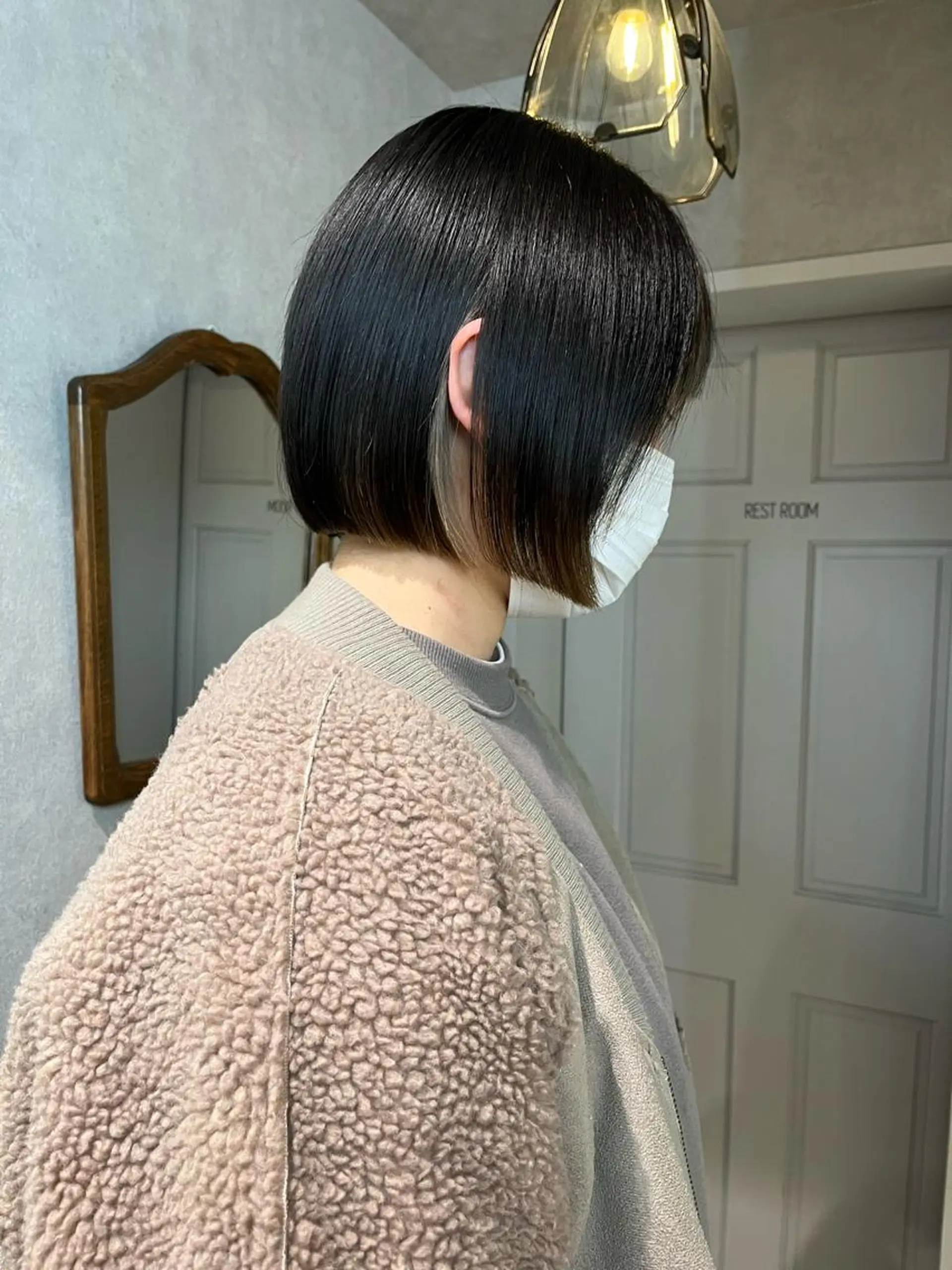 ショート カラー 切りっぱなしボブ ベージュカラー インナーカラー ホワイトベージュ ボブ ヘアセット🎀パーマ Tsubasaのヘアスタイル