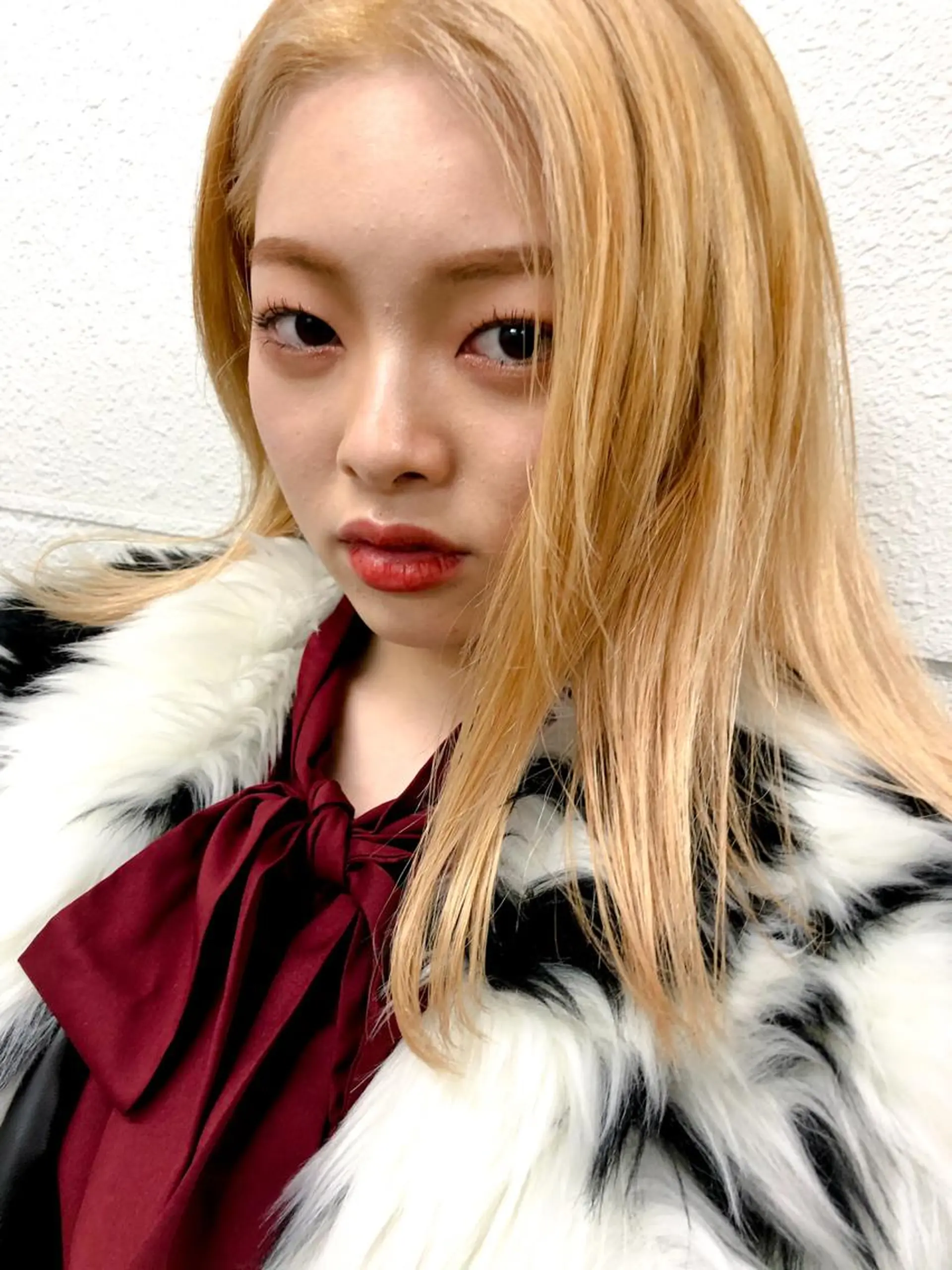 カラー ブロンド ハイライト/ブリーチ /綾華のヘアスタイル