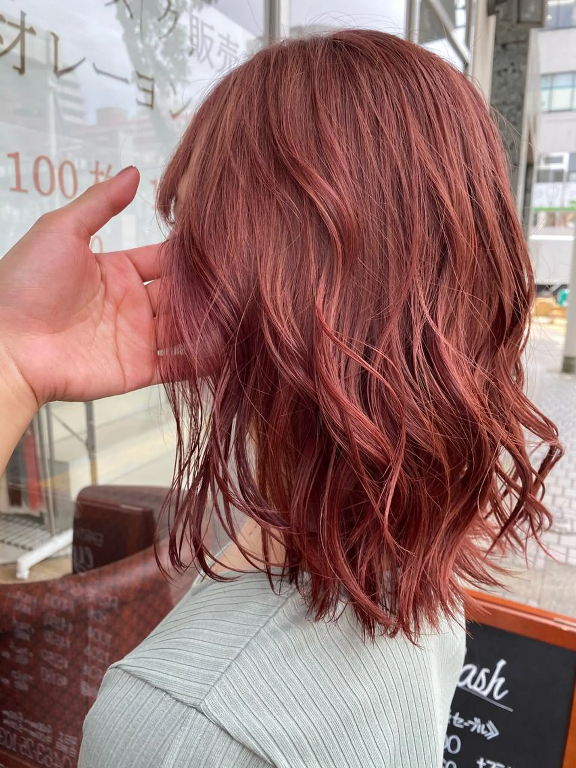 ミディアム カラー ブリーチ ピンクカラー ヘアカラー デザインカラー✨新倉 佑奈のヘアスタイル