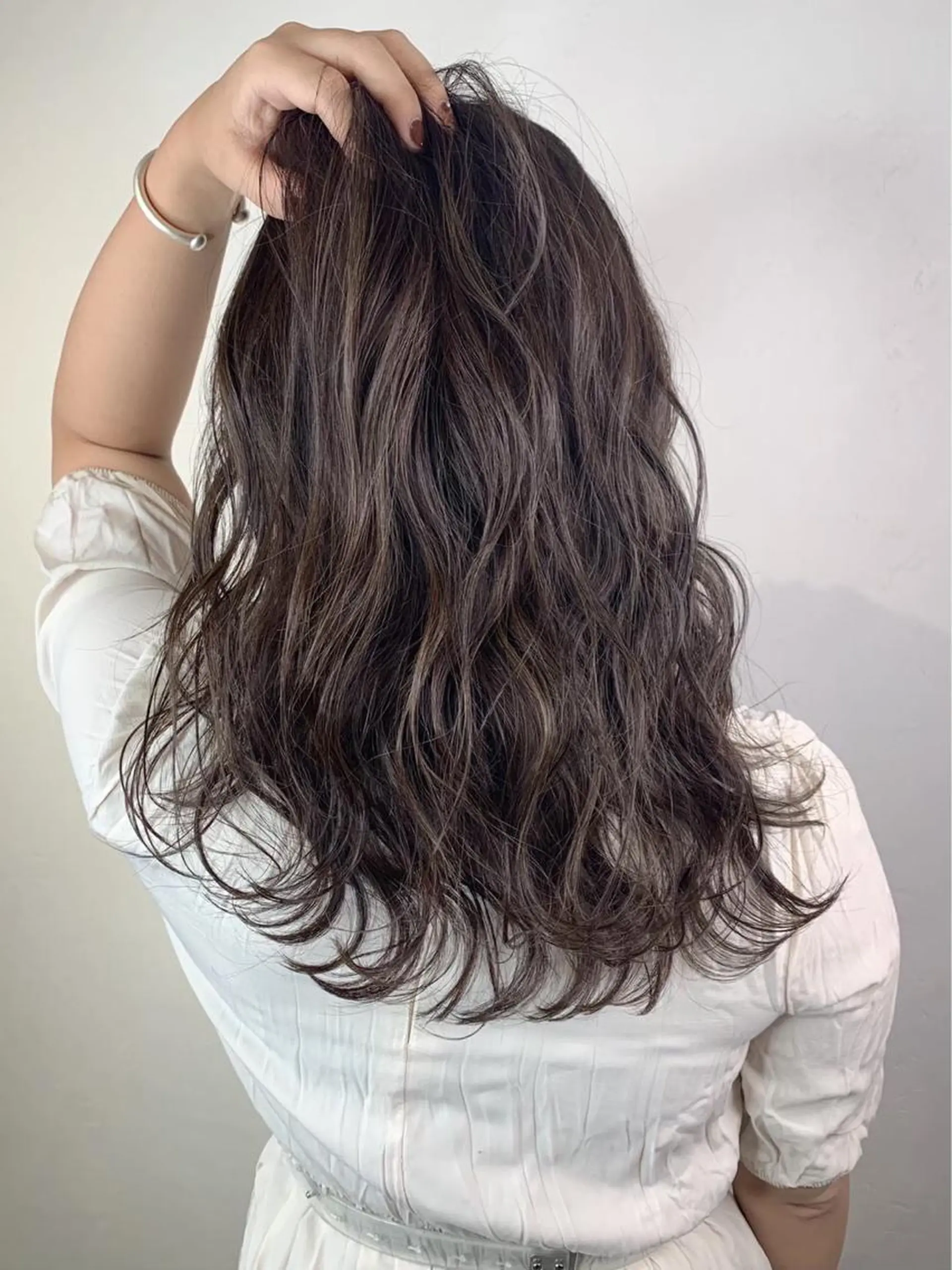 セミロング カラー _WHITE 高槻のヘアスタイル