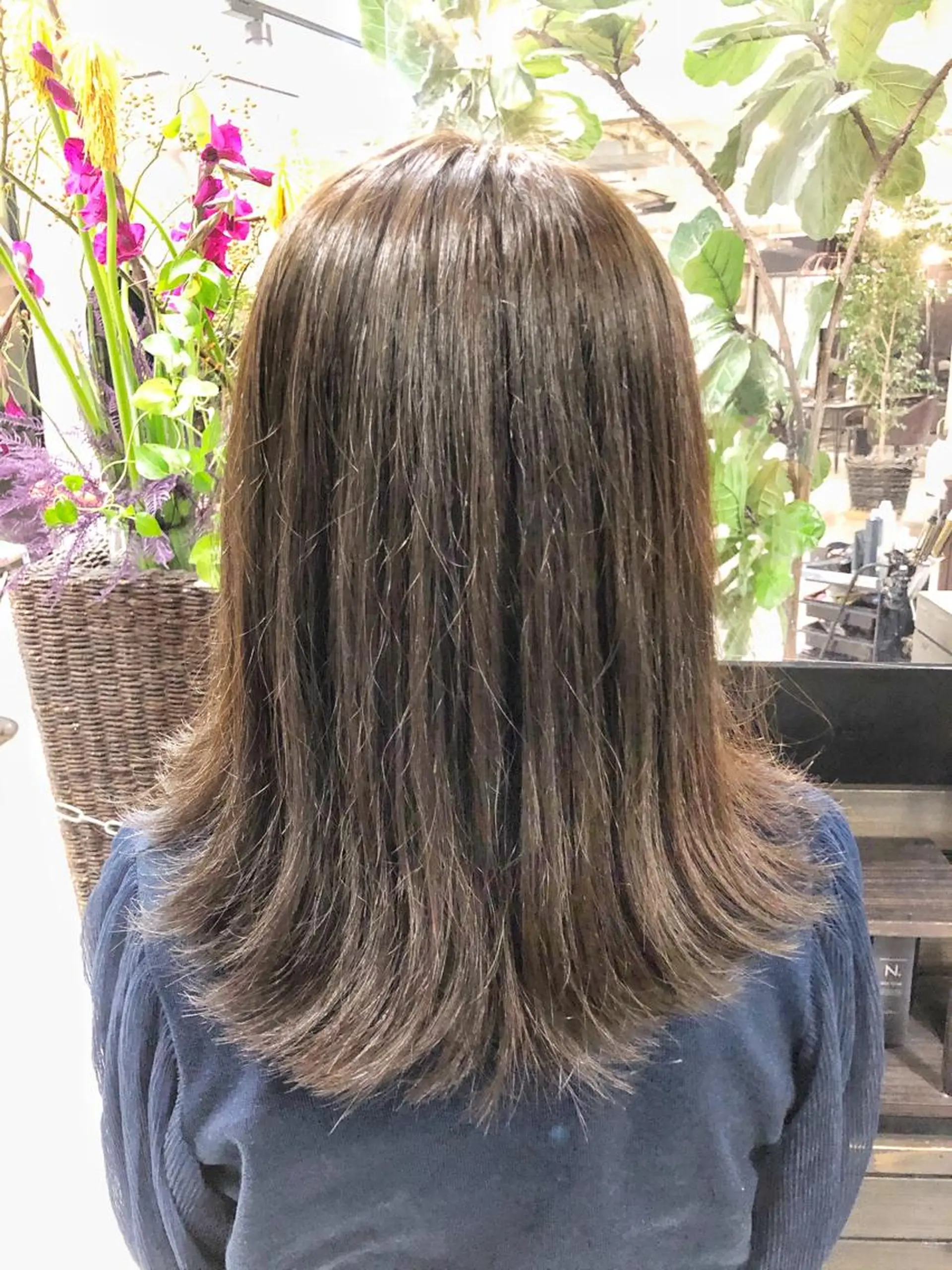 セミロング カラー オリーブカラー レイヤー/髪質改善/ 美髪矯正/手塚凌のヘアスタイル