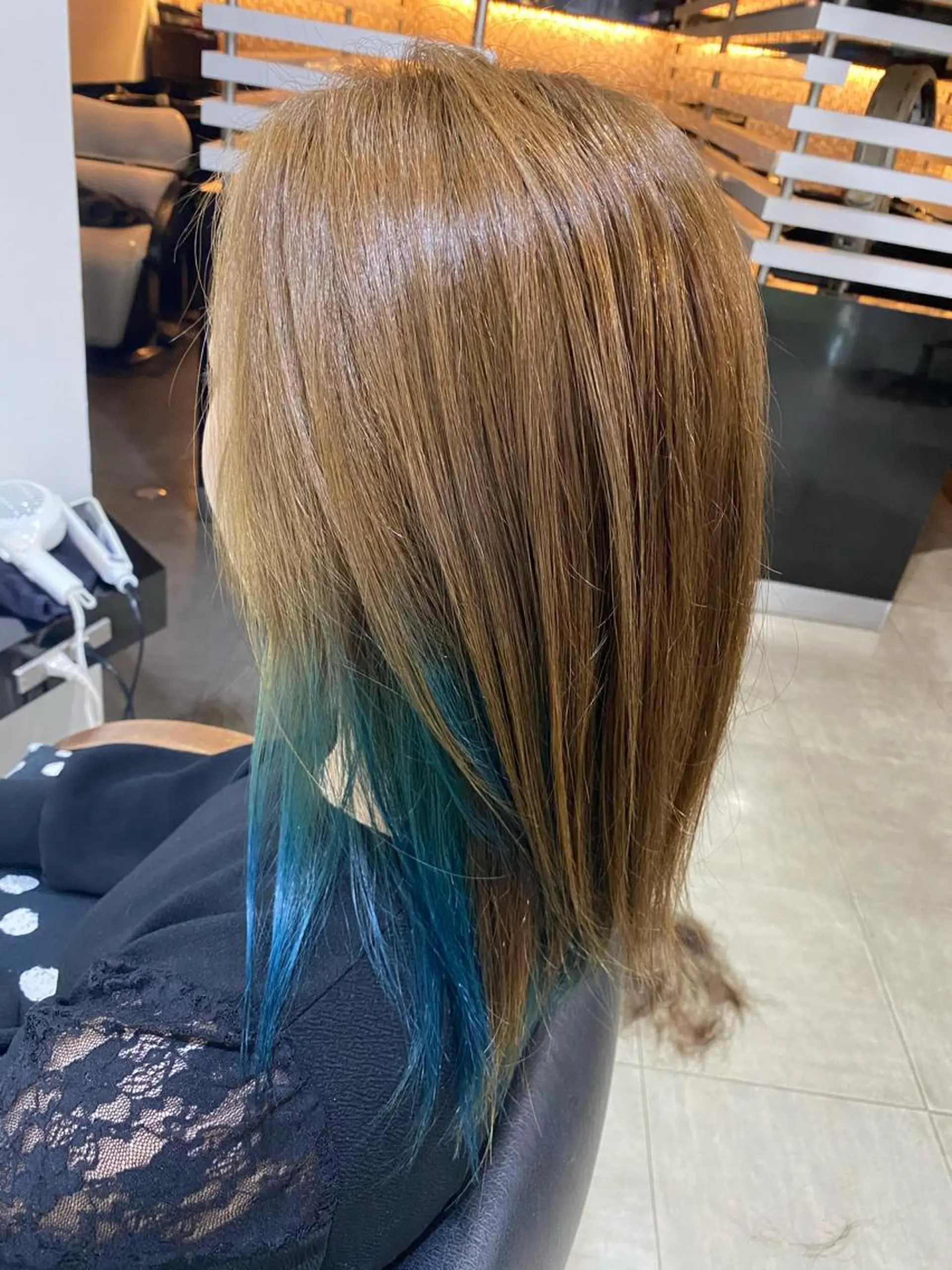 ミディアム カラー ヘアアレンジ ブルーカラー インナーカラー ヘアカラー 烏山 達也のヘアスタイル