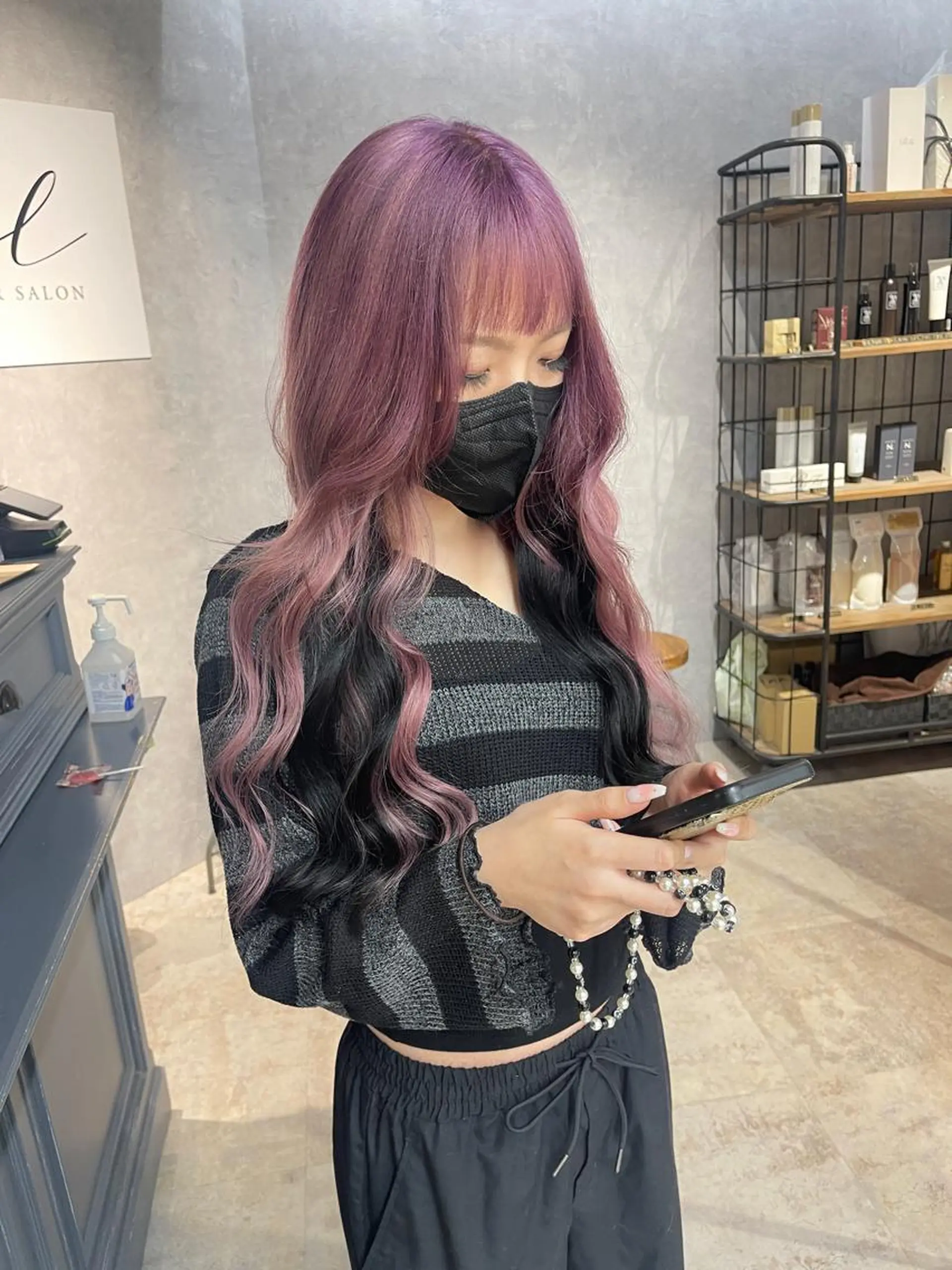 ロング カラー ブリーチ ケアブリーチ ハイライトカラー インナーカラー ハイライト カット ヘアカラー トリートメント オフホワイトアンドなんば所属・福西 洋斗のヘアスタイル