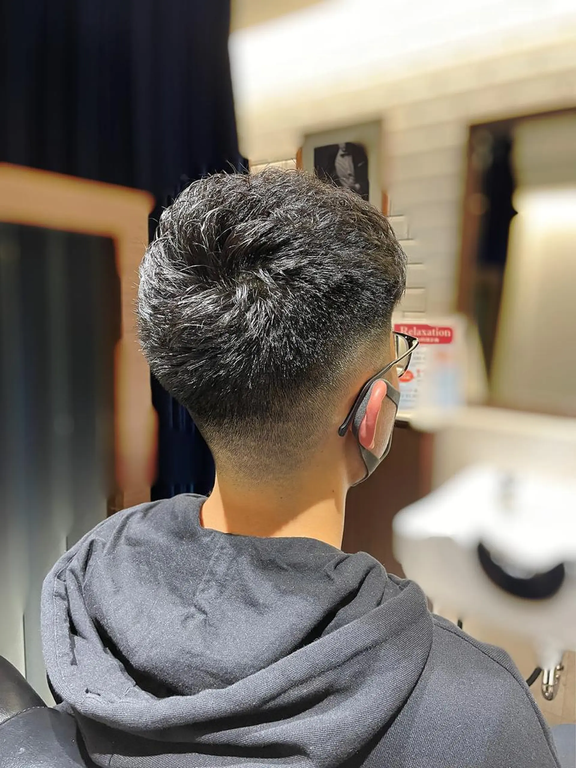 ショート パーマ メンズ フェードカット 濡れパン パーマ 岡崎 隆晟のヘアスタイル