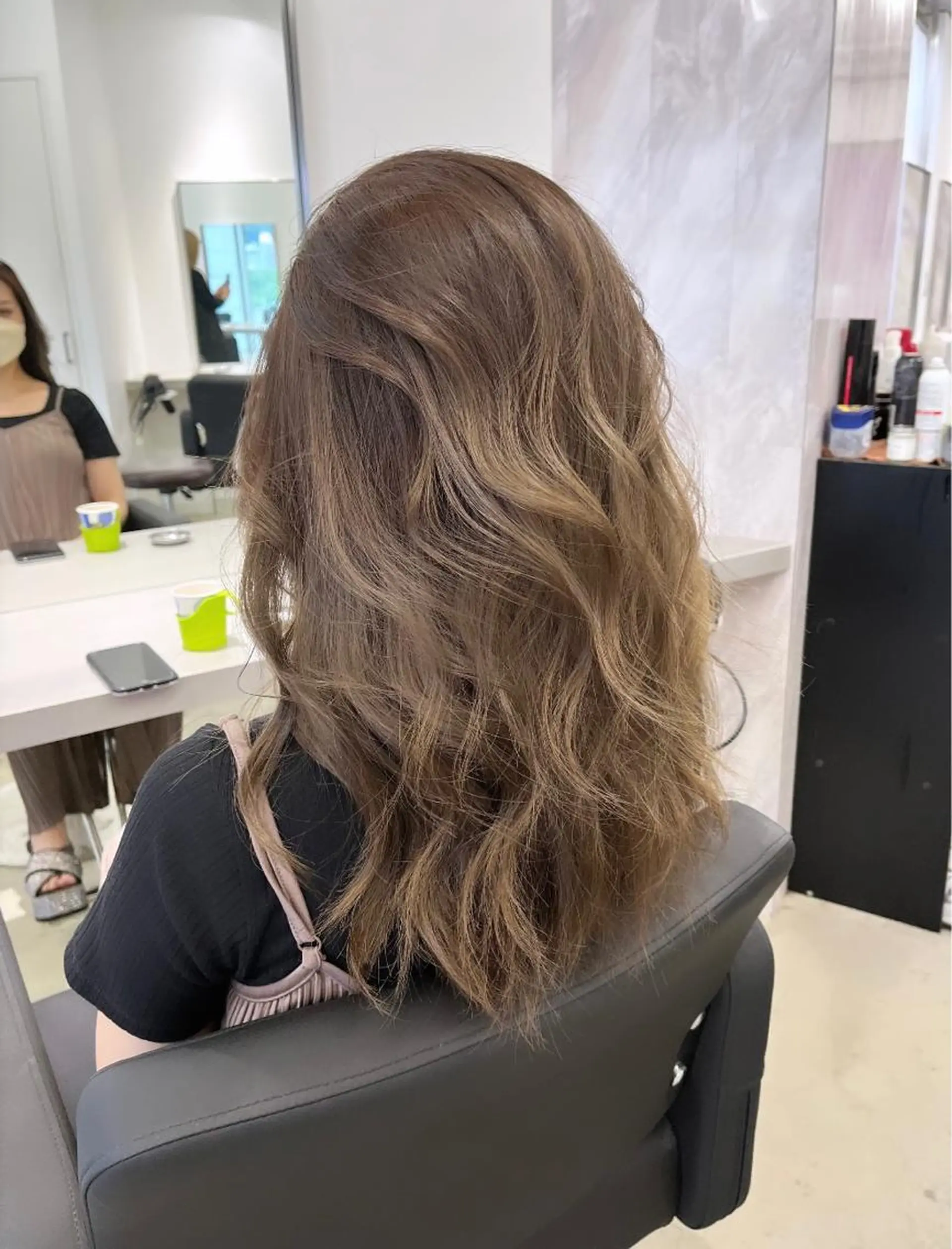 セミロング karin🪩海外風 バタフライカットのヘアスタイル