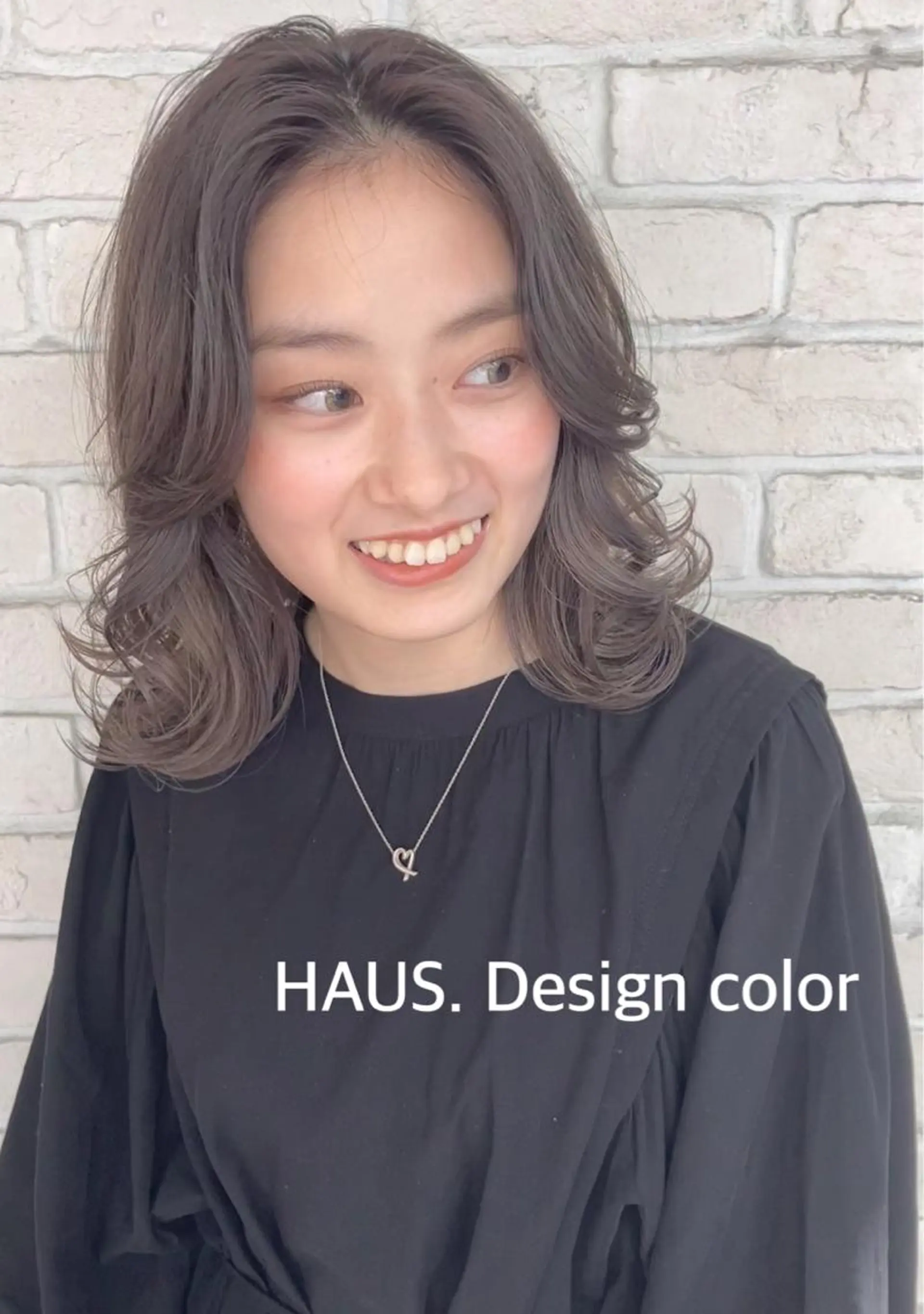 セミロング あやかショート 白髪ぼかしのヘアスタイル