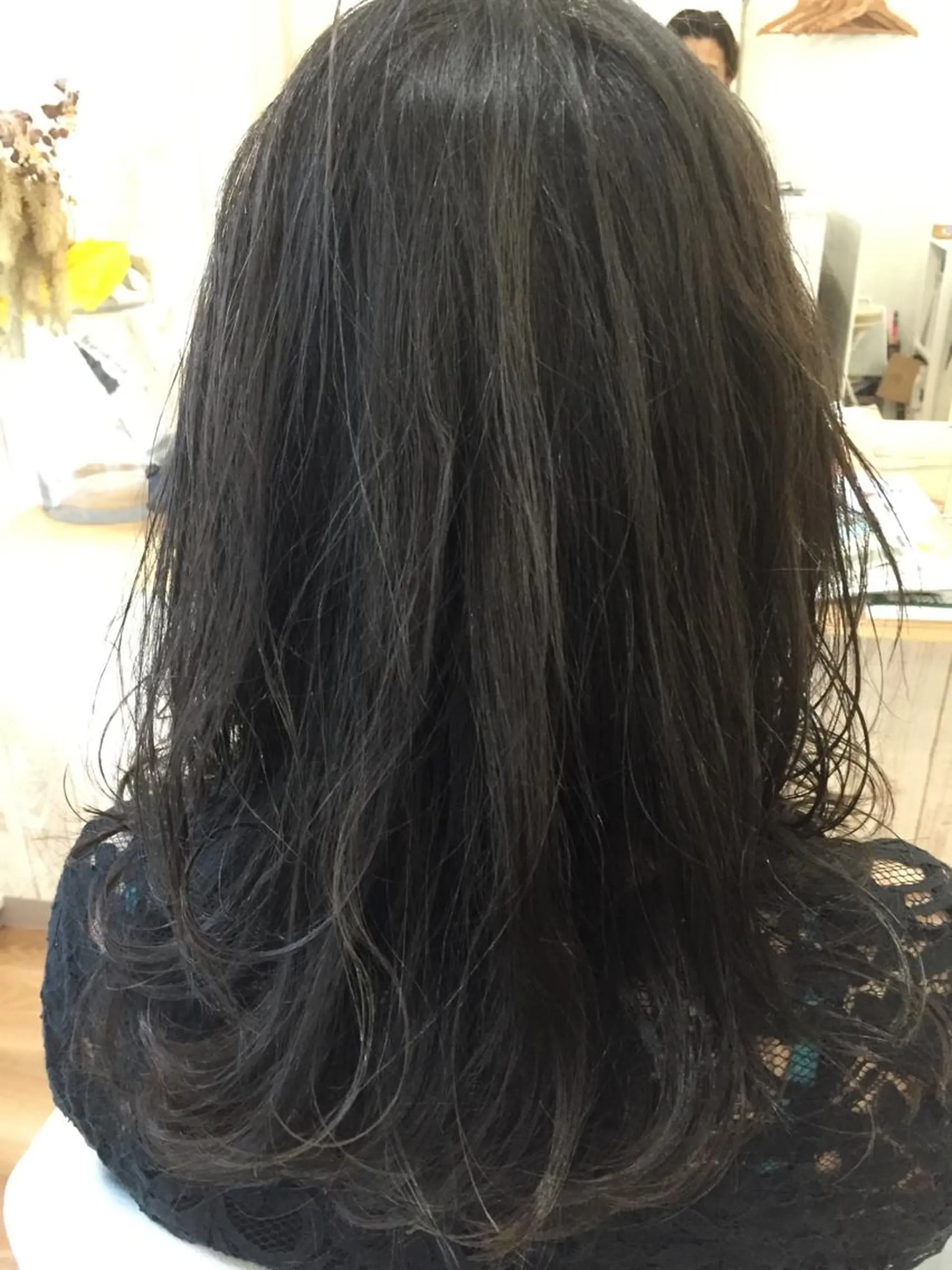 セミロング カラー パーマ ブルーカラー ハイライトカラー ハイライト 安陪 寛史のヘアスタイル