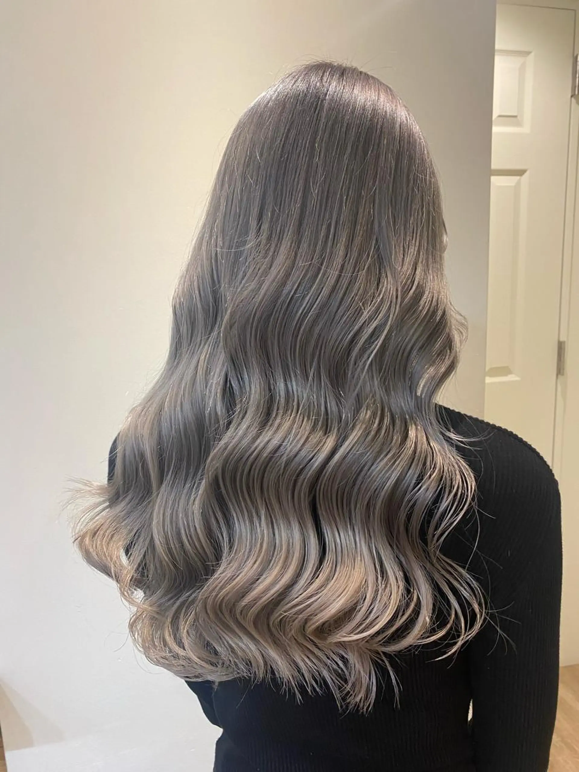 ロング 奈良 彩華のヘアスタイル