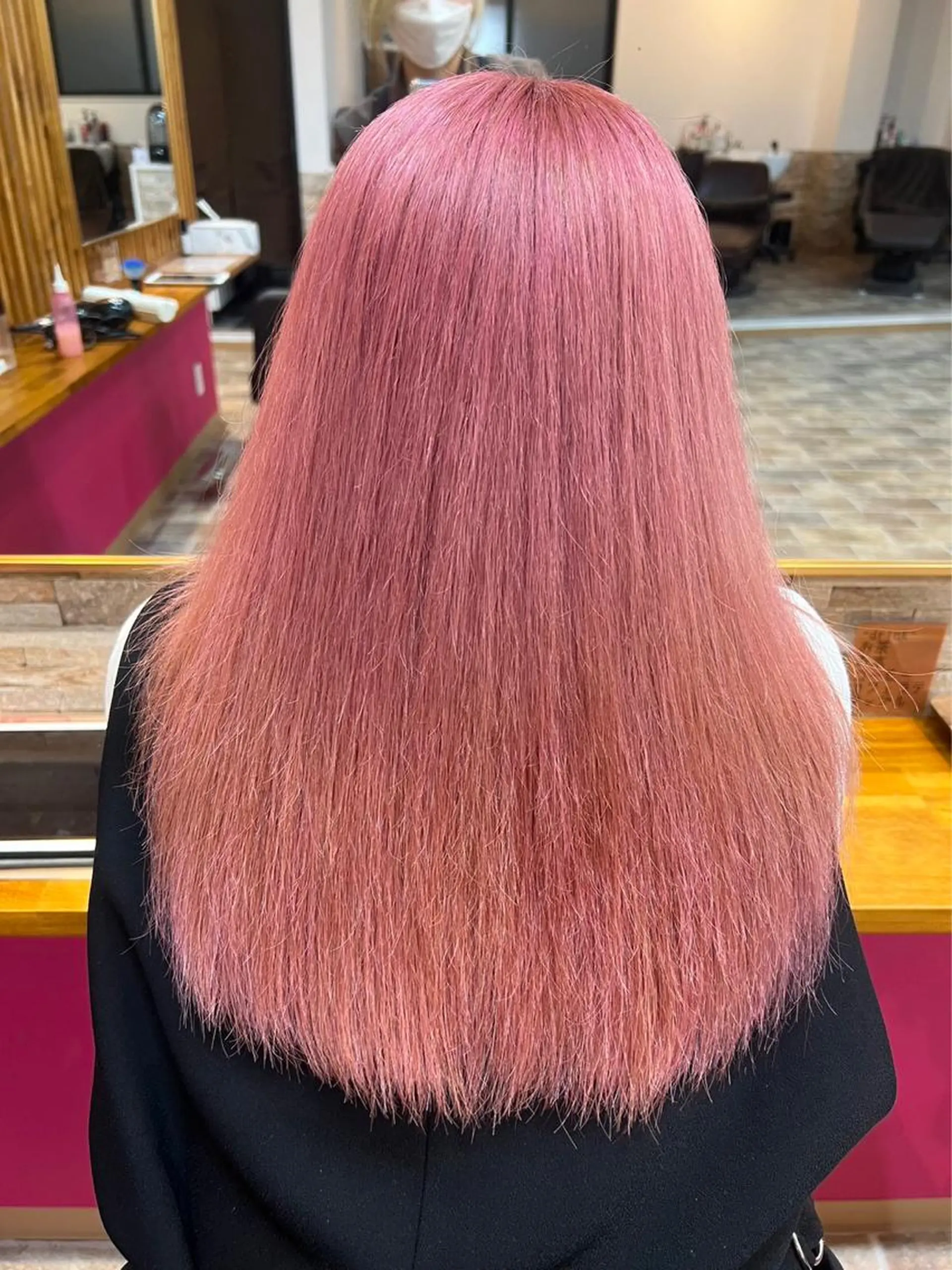 ロング カラー ピンクカラー ヘアカラー YUI/ ブリーチカラー🌷のヘアスタイル