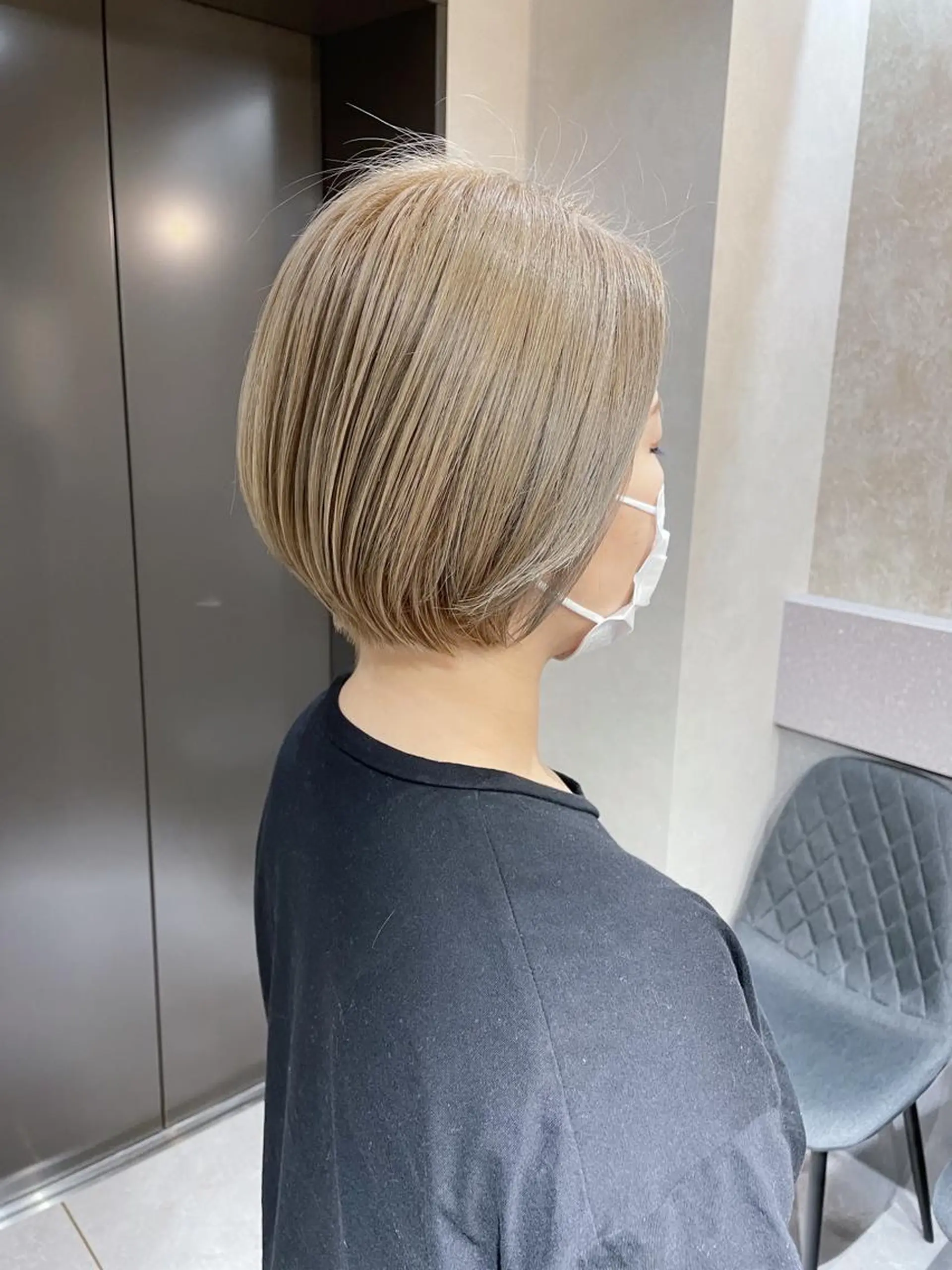 ショート カラー ベージュカラー ブリーチ ミルクティーベージュ _WHITE 天神店 YUMEKA🐻のヘアスタイル