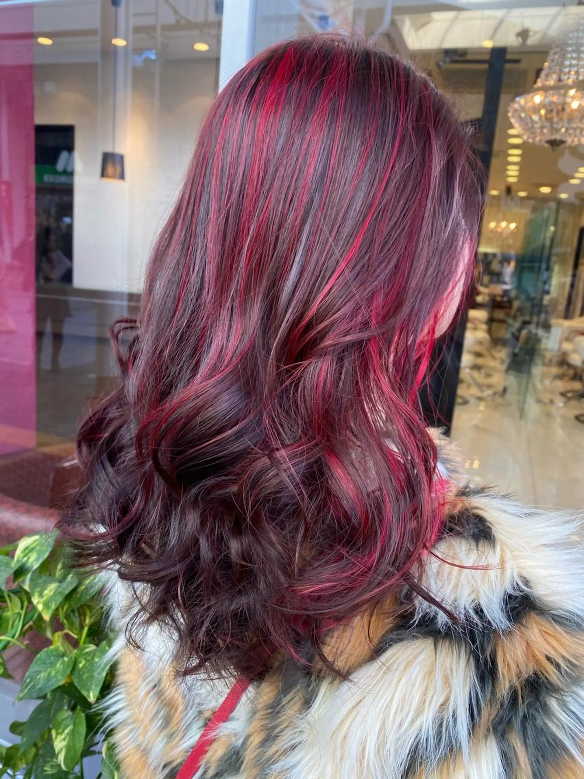 ロング デザインカラー✨新倉 佑奈のヘアスタイル