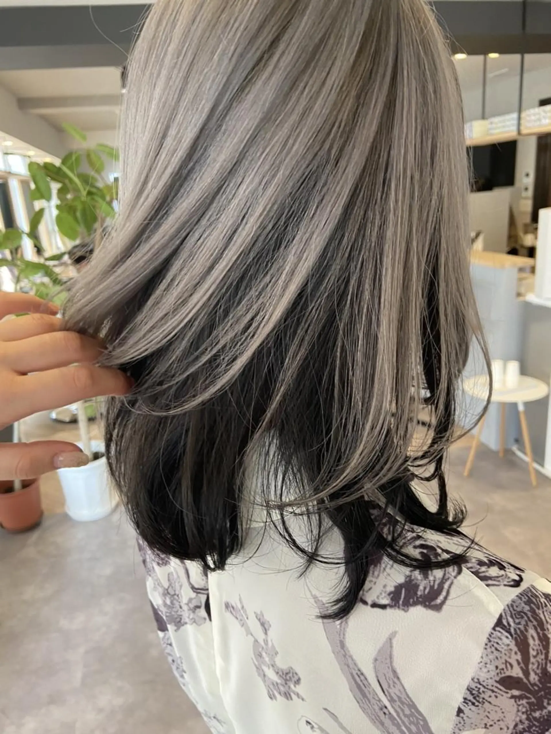 ミディアム カット ヘアカラー ELLE&SALLY 石野のヘアスタイル