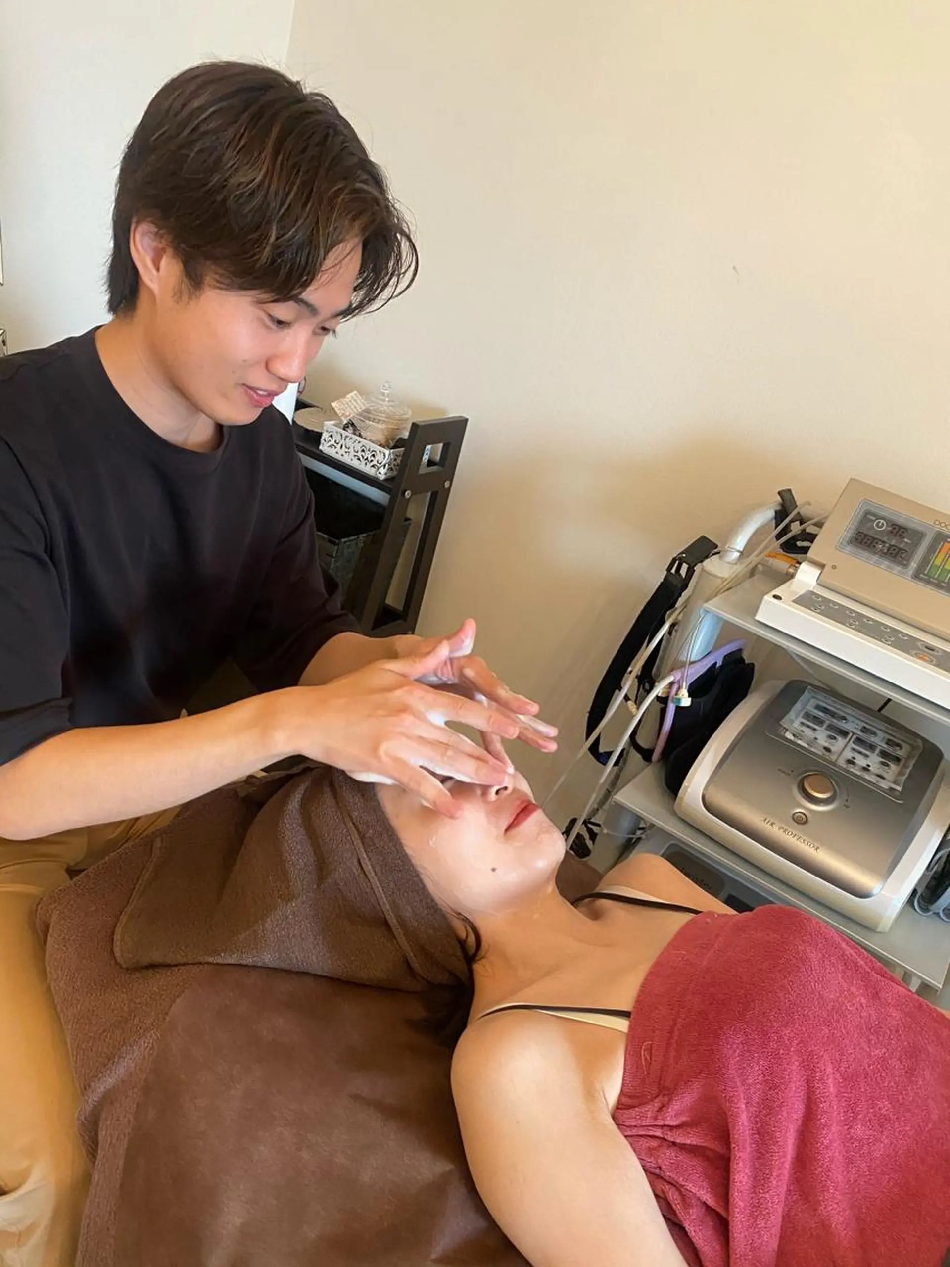 ハーブピーリング専門 毛穴洗浄❤️眉waxのエステ・リラクイメージ