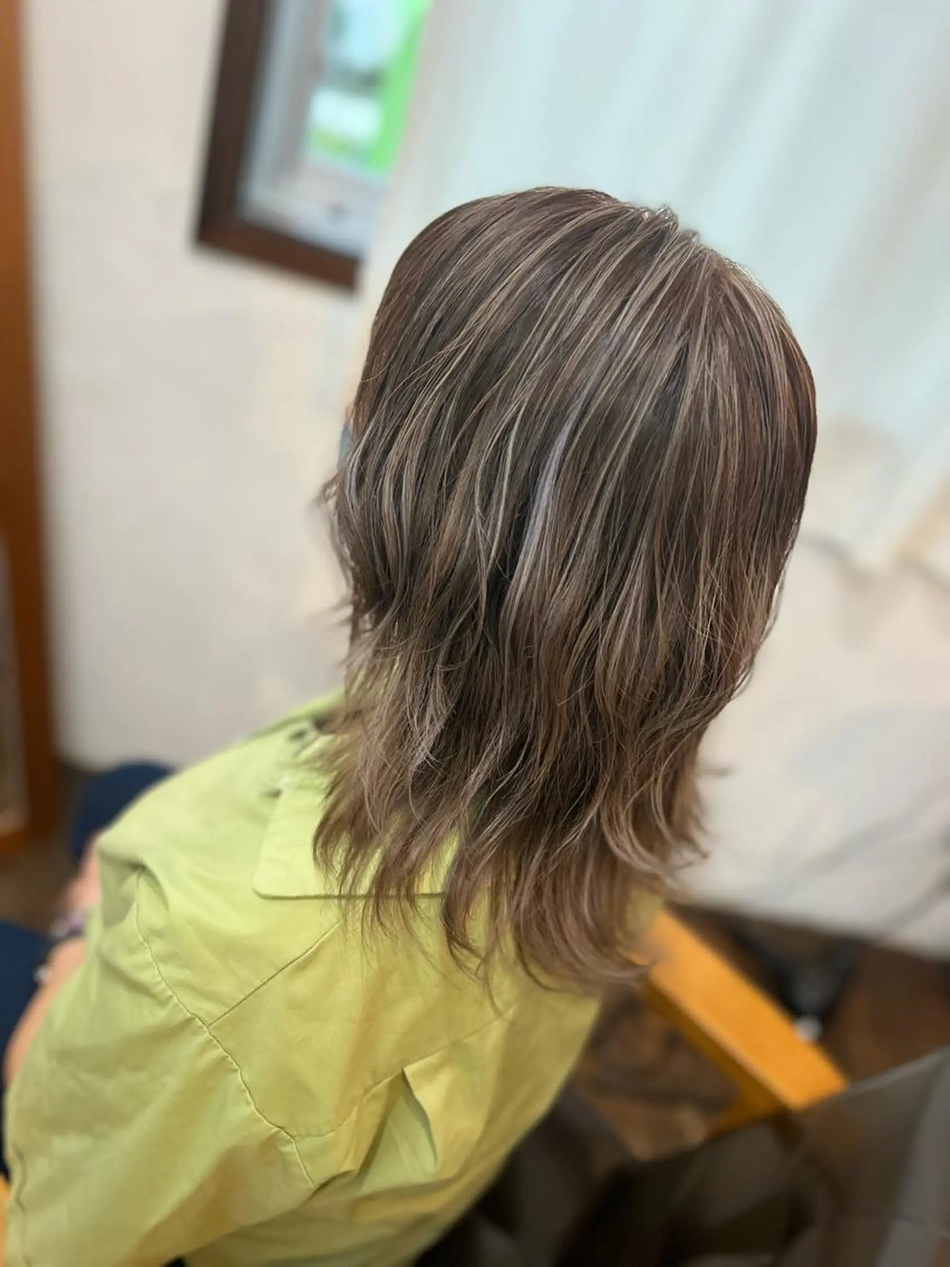 ミディアム カラー ブリーチ ハイライトカラー ハイライト ヘアカラー Style Tのヘアスタイル