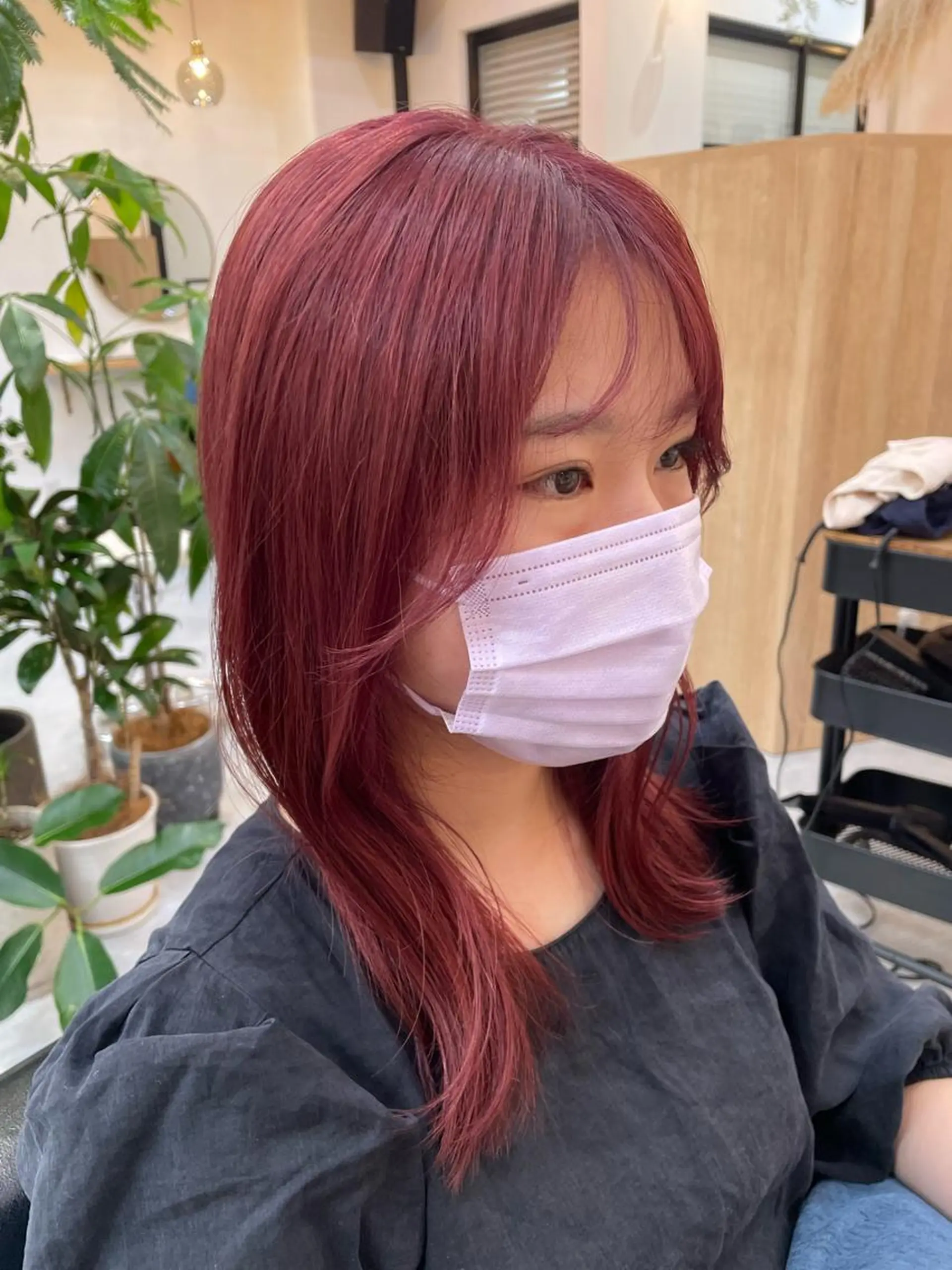 ミディアム カラー 高梨 菜々のヘアスタイル