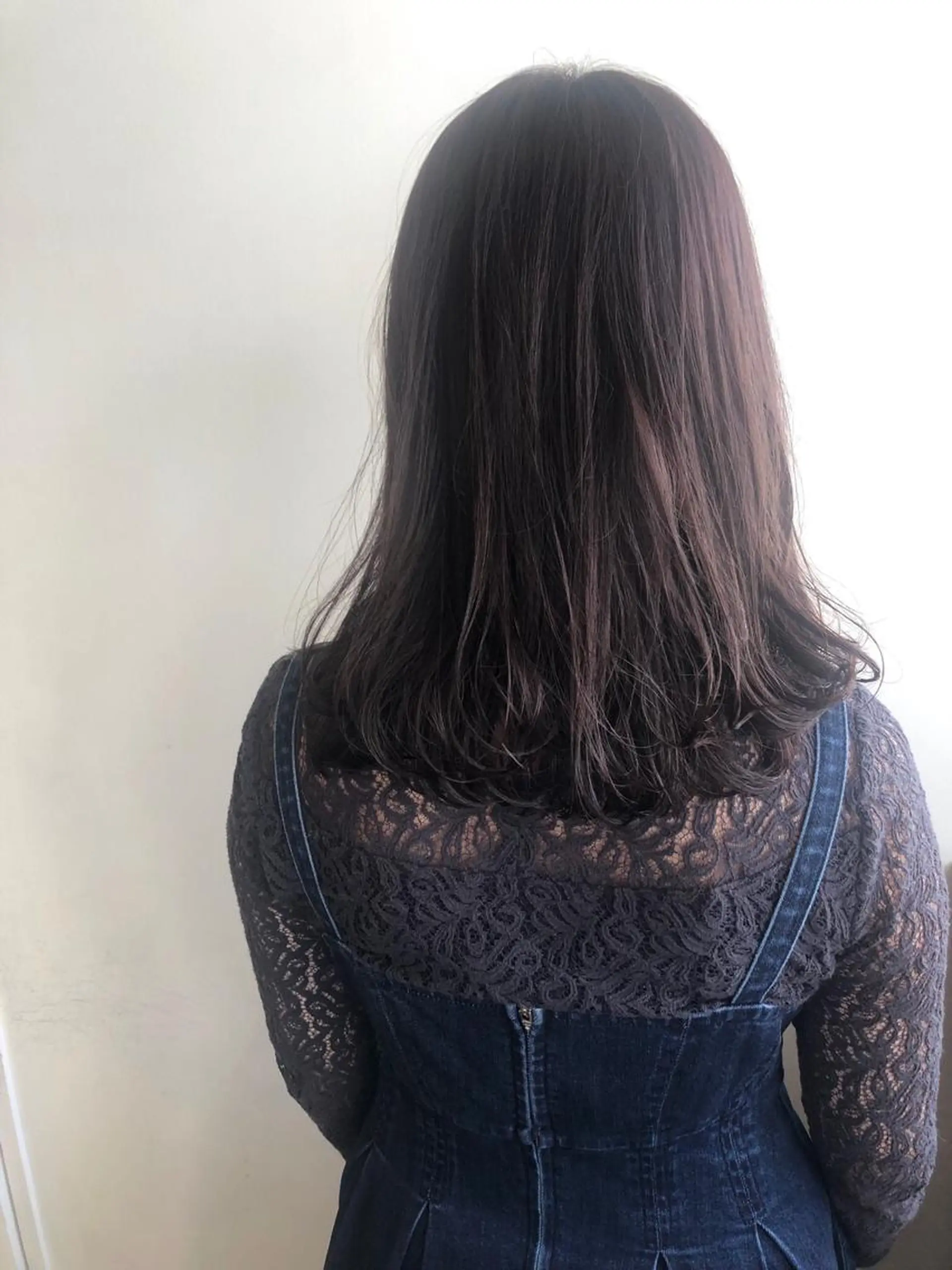 セミロング カラー MIOベージュカラー 柔らかいカラーのヘアスタイル