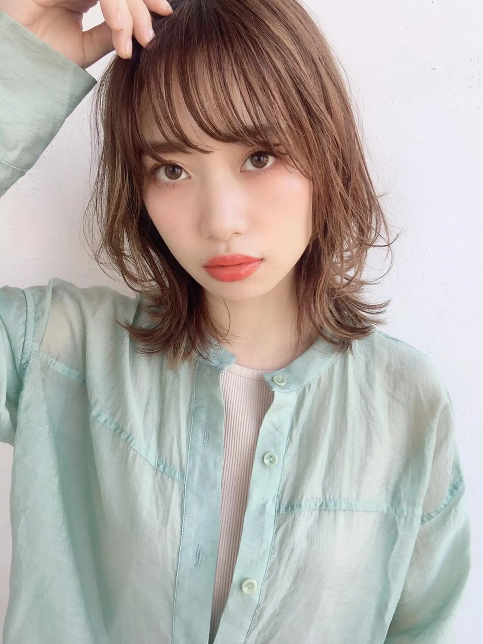 ミディアム レイヤーカット ウルフカット ウルフレイヤー 鎌倉 彩のヘアスタイル