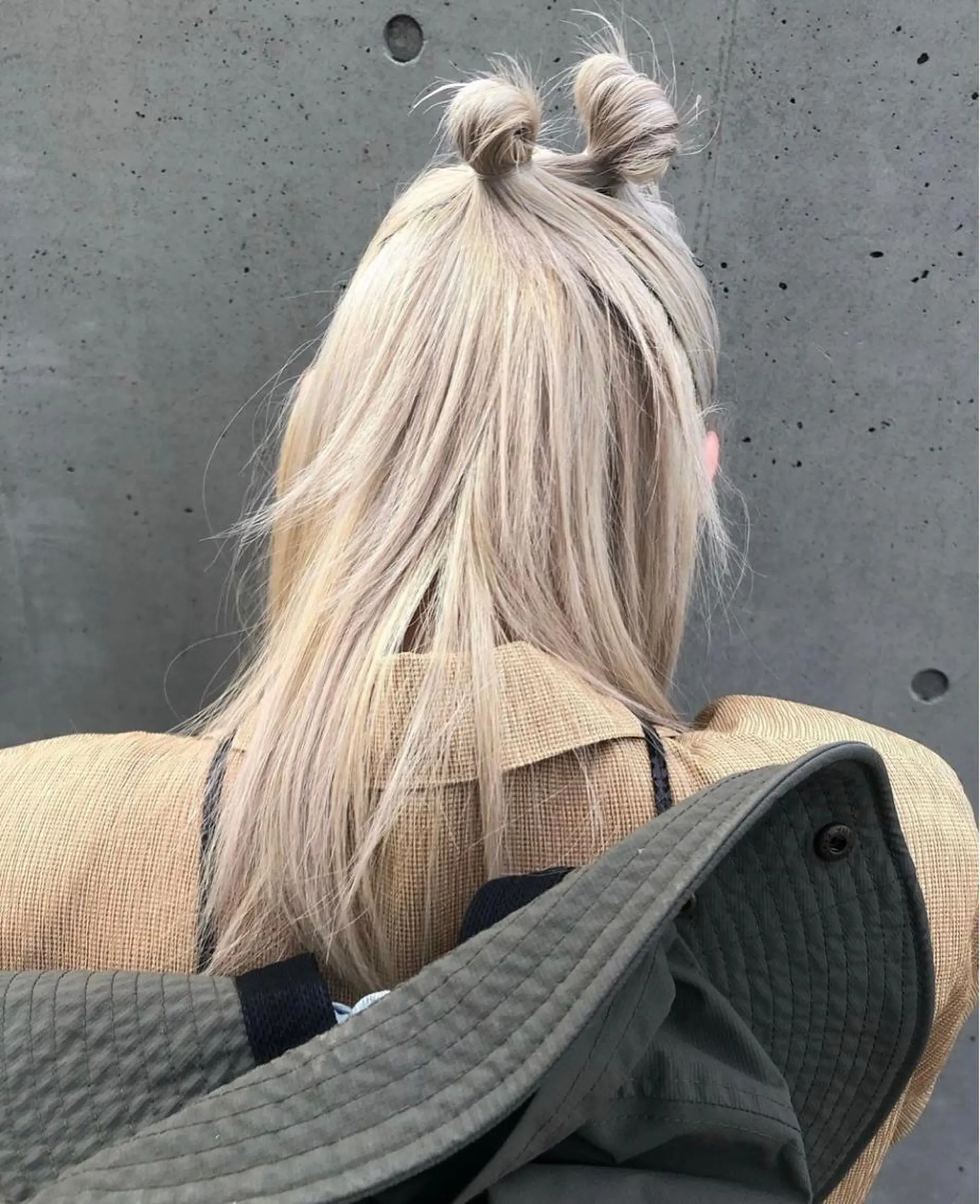 セミロング カラー ブリーチ ハイトーンカラー ヘアカラー アオキ リノのヘアスタイル