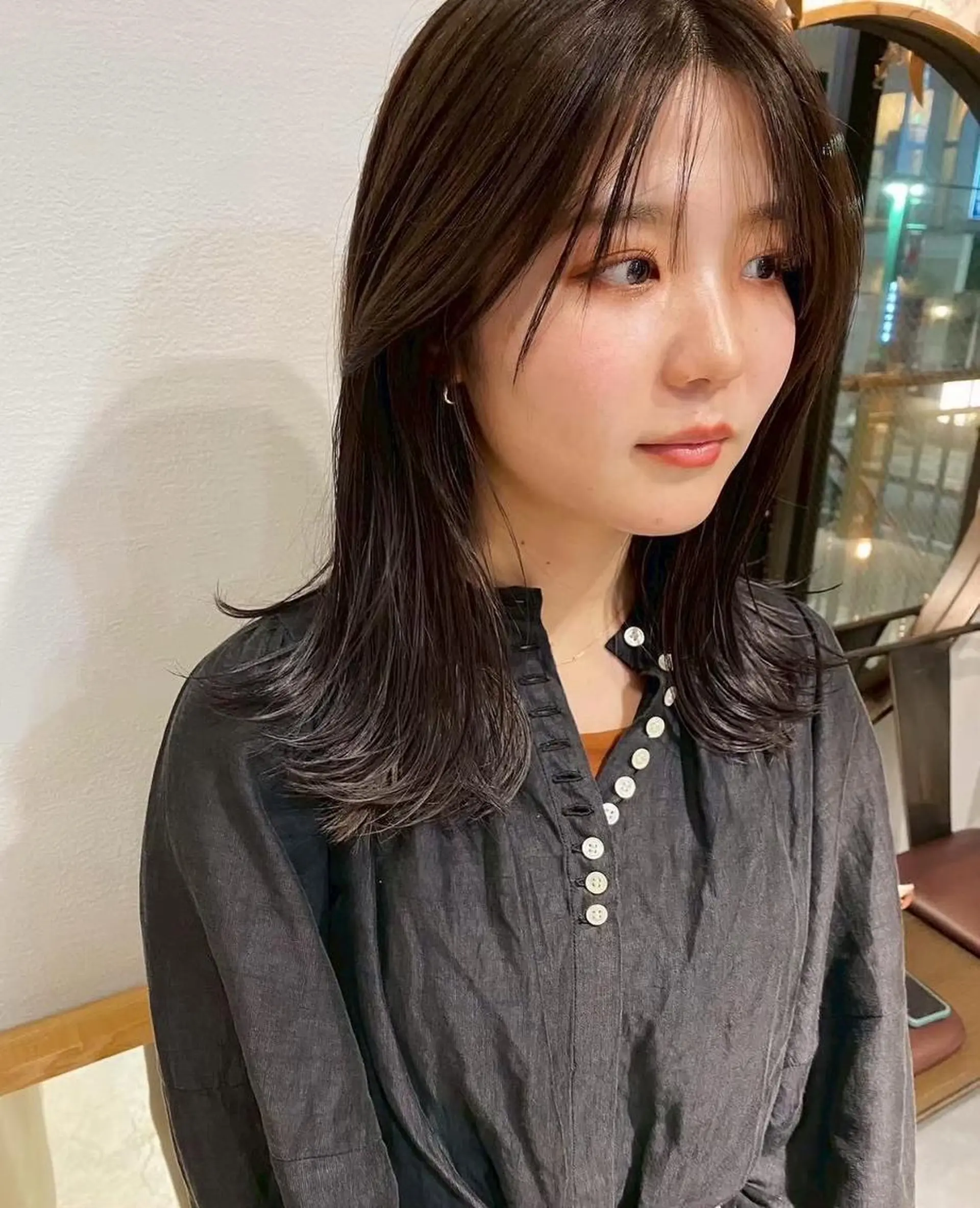 セミロング カラー ブラウンカラー 透明感カラー レイヤーカット 小顔カット カット ヘアカラー トリートメント 英語ok sohee ソヒ 305号室のヘアスタイル