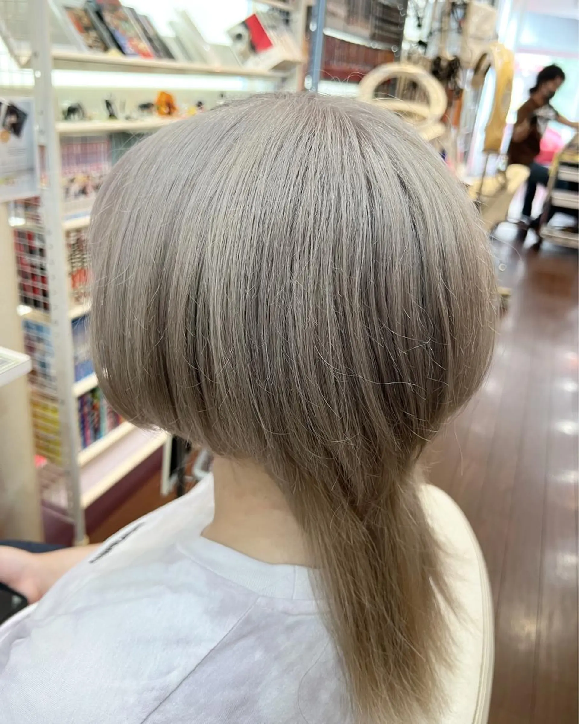 ショート カラー ベージュカラー ブリーチ ホワイトベージュ ヘアカラー まさき✂︎ブリーチ／ デザインカラーのヘアスタイル